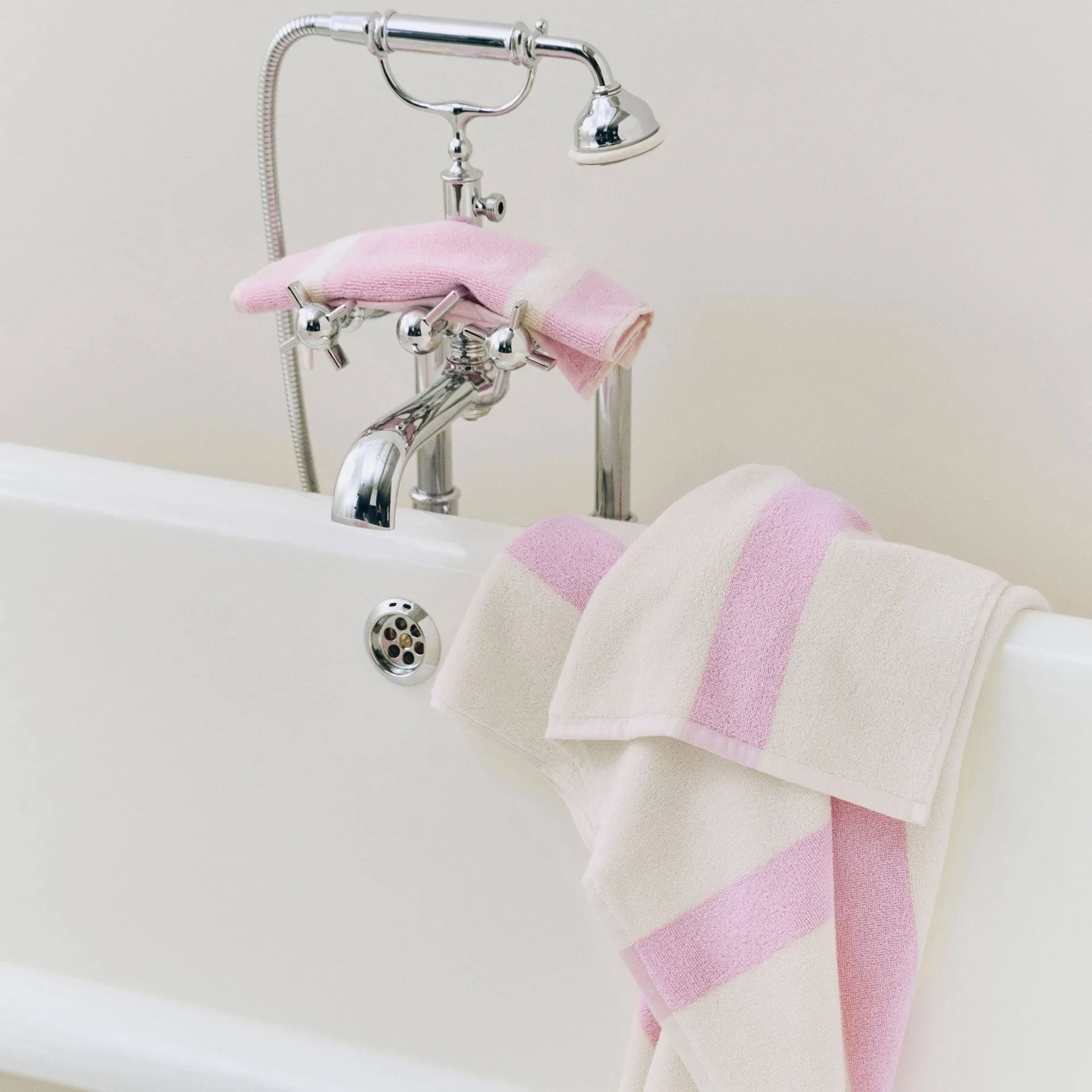 Stripe pyyhe, Cool pink, 70×140 cm HAY