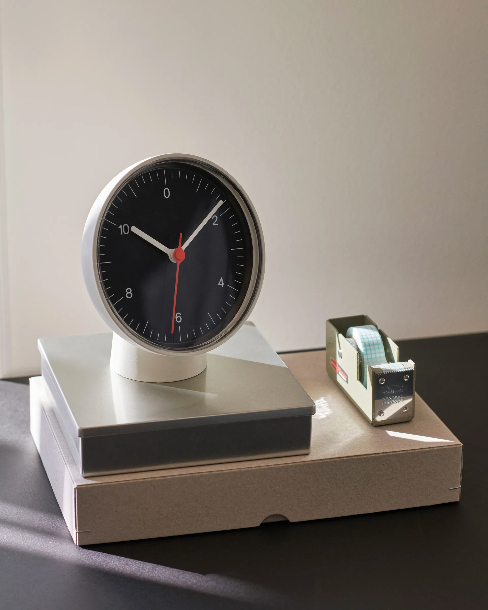 Table Clock -seinä-/pöytäkello, White​ HAY