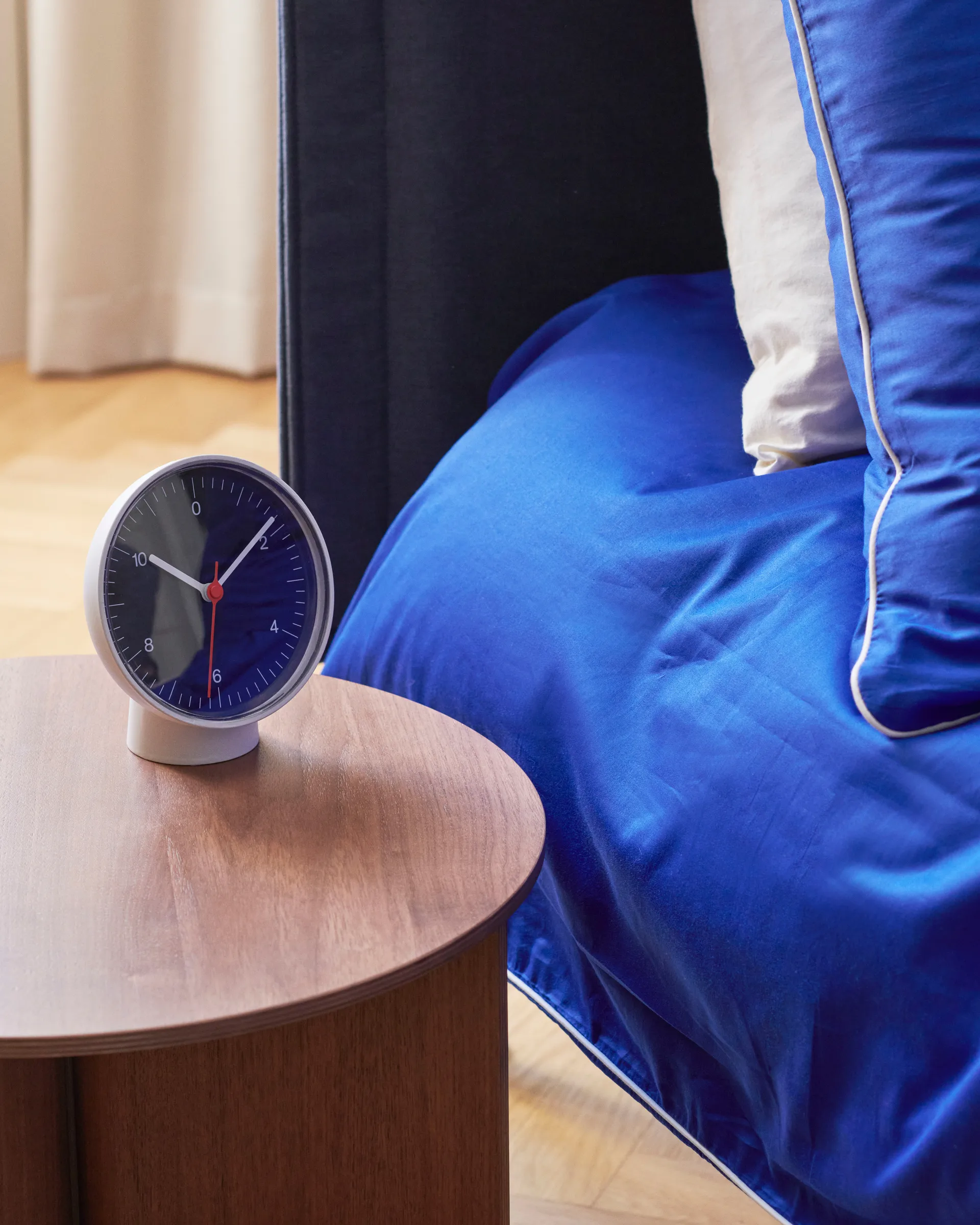 Table Clock -seinä-/pöytäkello, White​ HAY