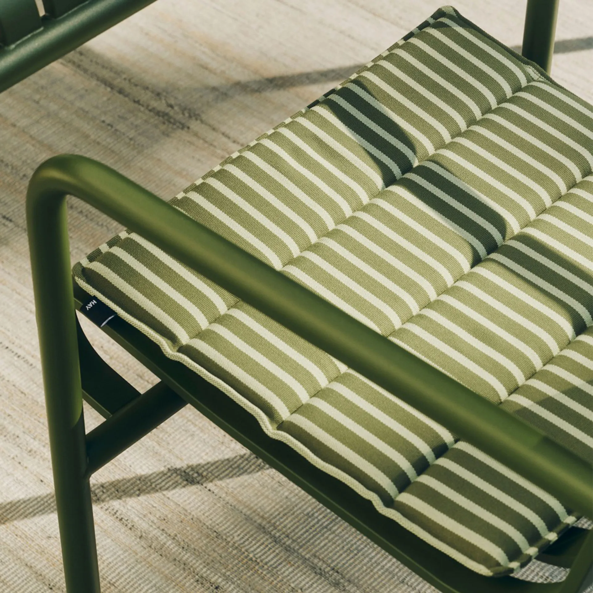 Terrazza istuintyyny, Olive bold stripe, 40x40 cm HAY