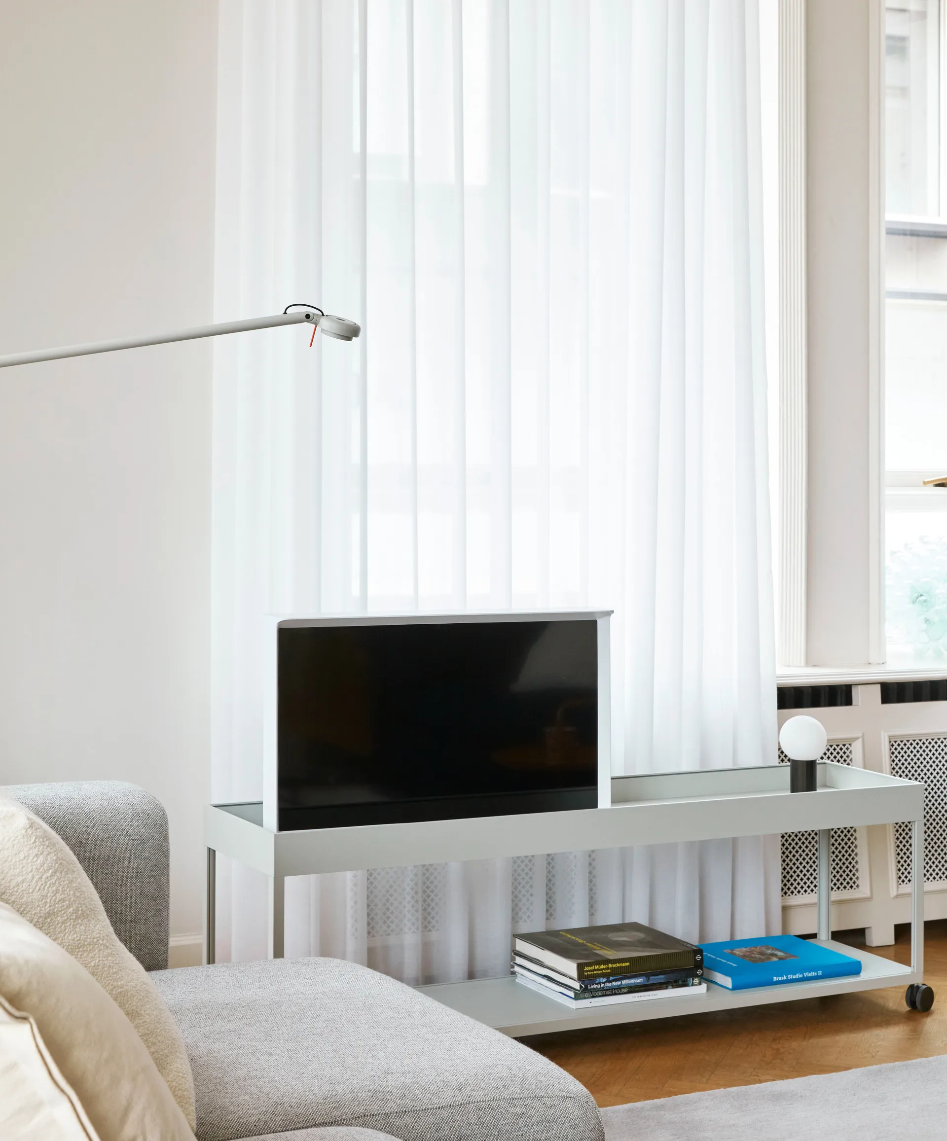 Turn On pöytävalaisin, Musta HAY