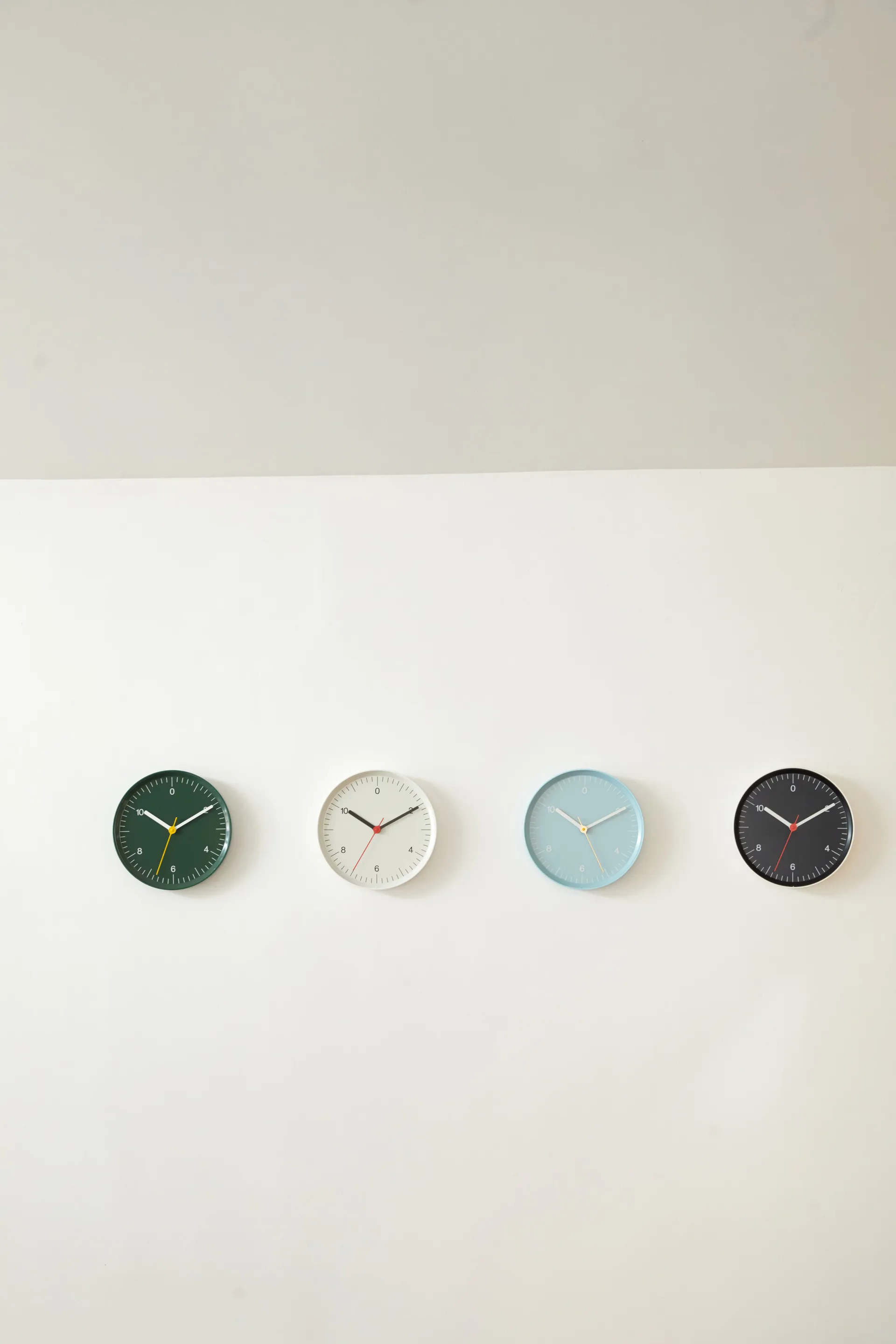 Wall Clock -seinäkello Ø 26,5 cm, Green HAY