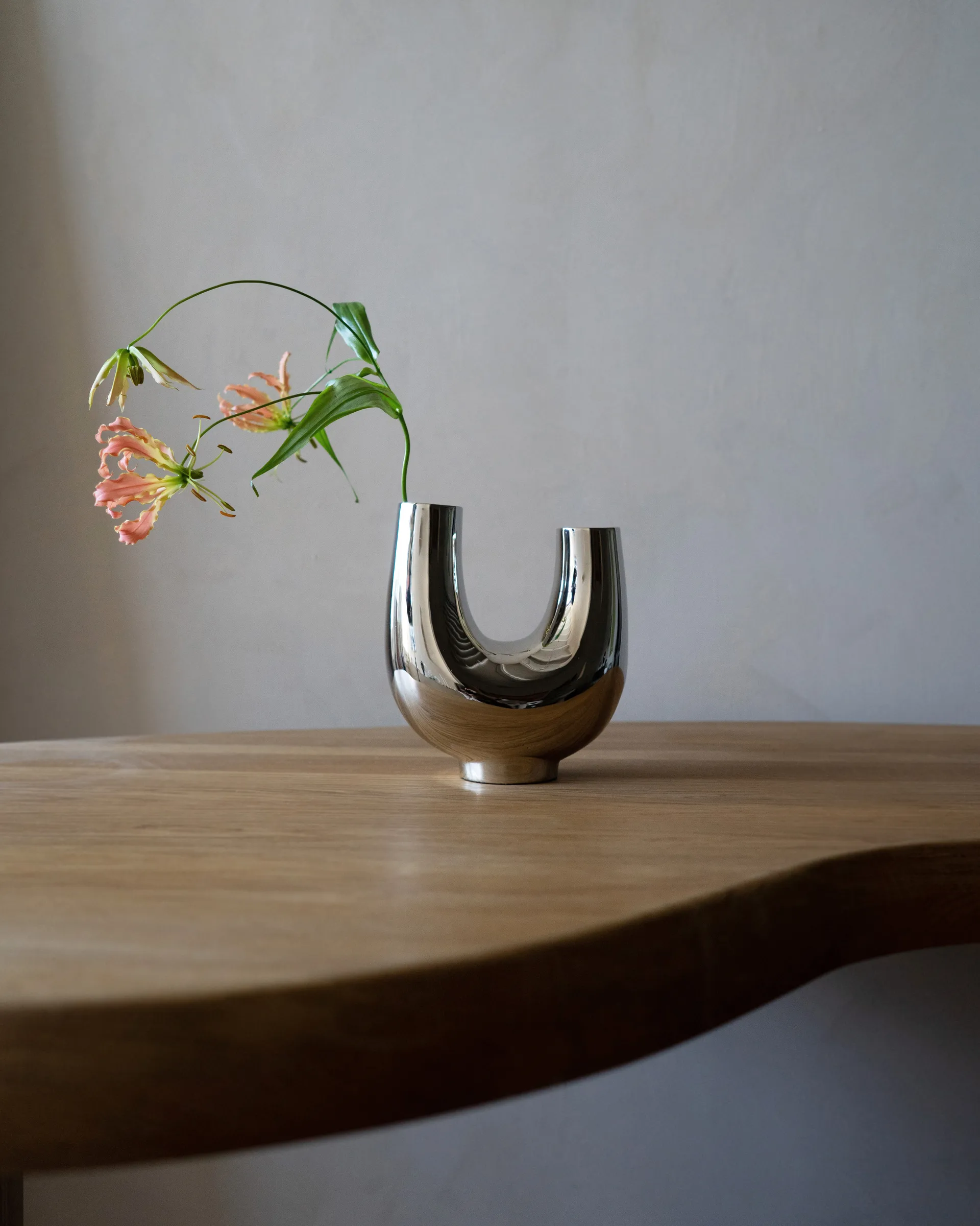 Kazumi-maljakko, Nikkeli Hein Studio