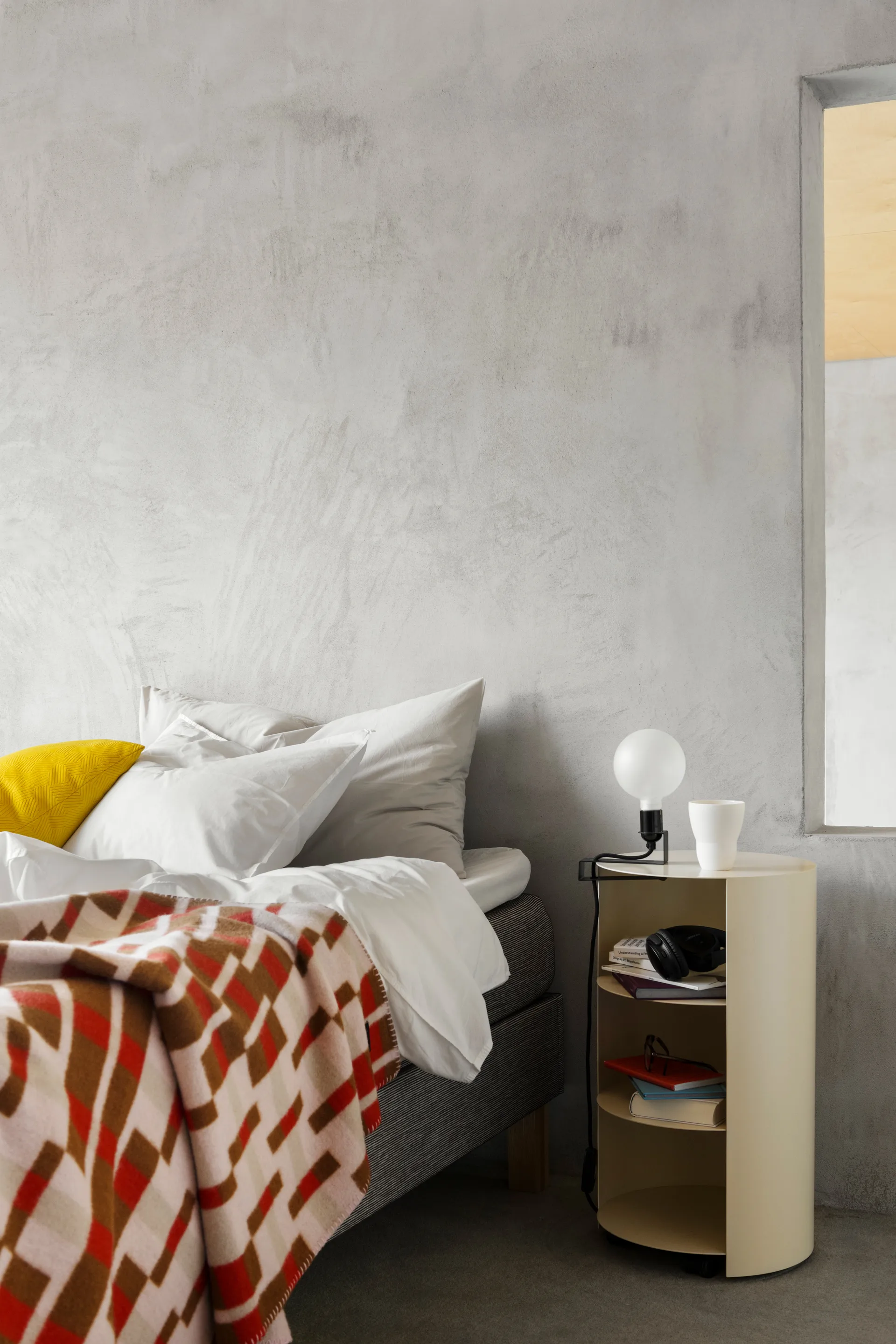 Hide jalusta Ø38x68 cm, Light ivory textured Hem