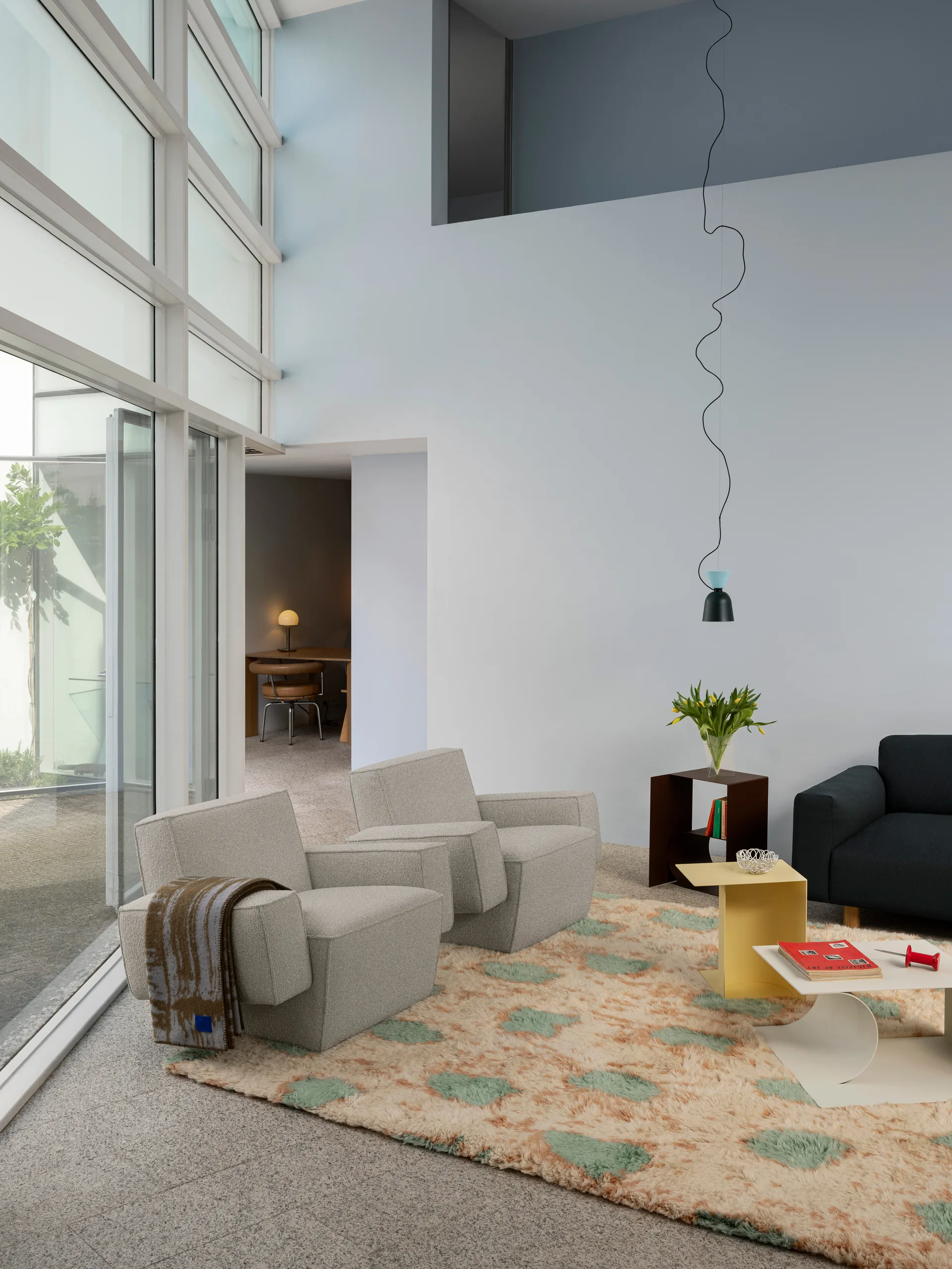 Hunk lounge-nojatuoli käsinojallinen, Swan Hem