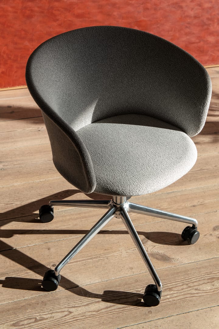 Kendo Swivel toimistotuoli jossa on 5 pyörää, Porcelain-polished aluminium Hem