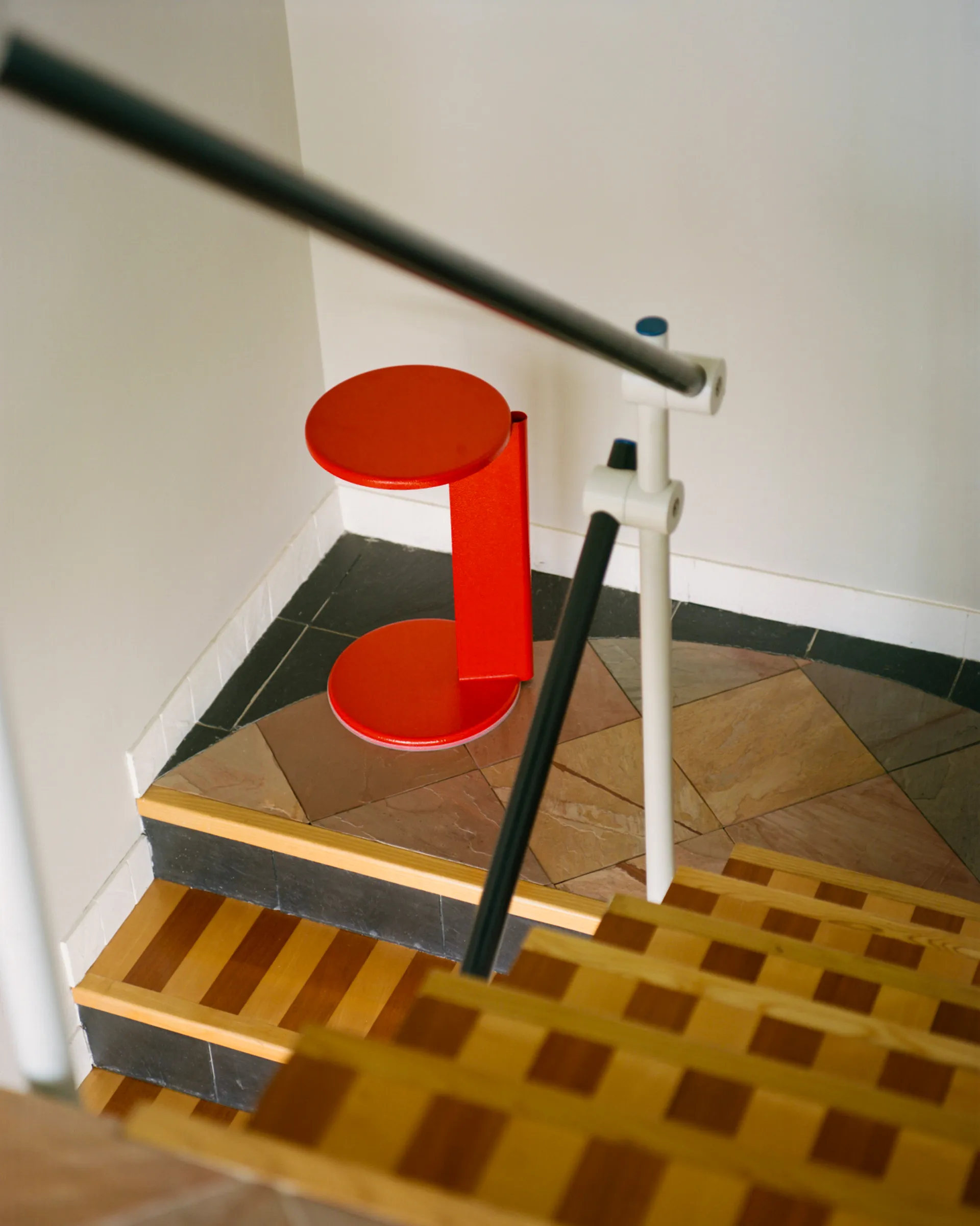 Lolly sivupöytä 56 cm, Traffic red gloss Hem