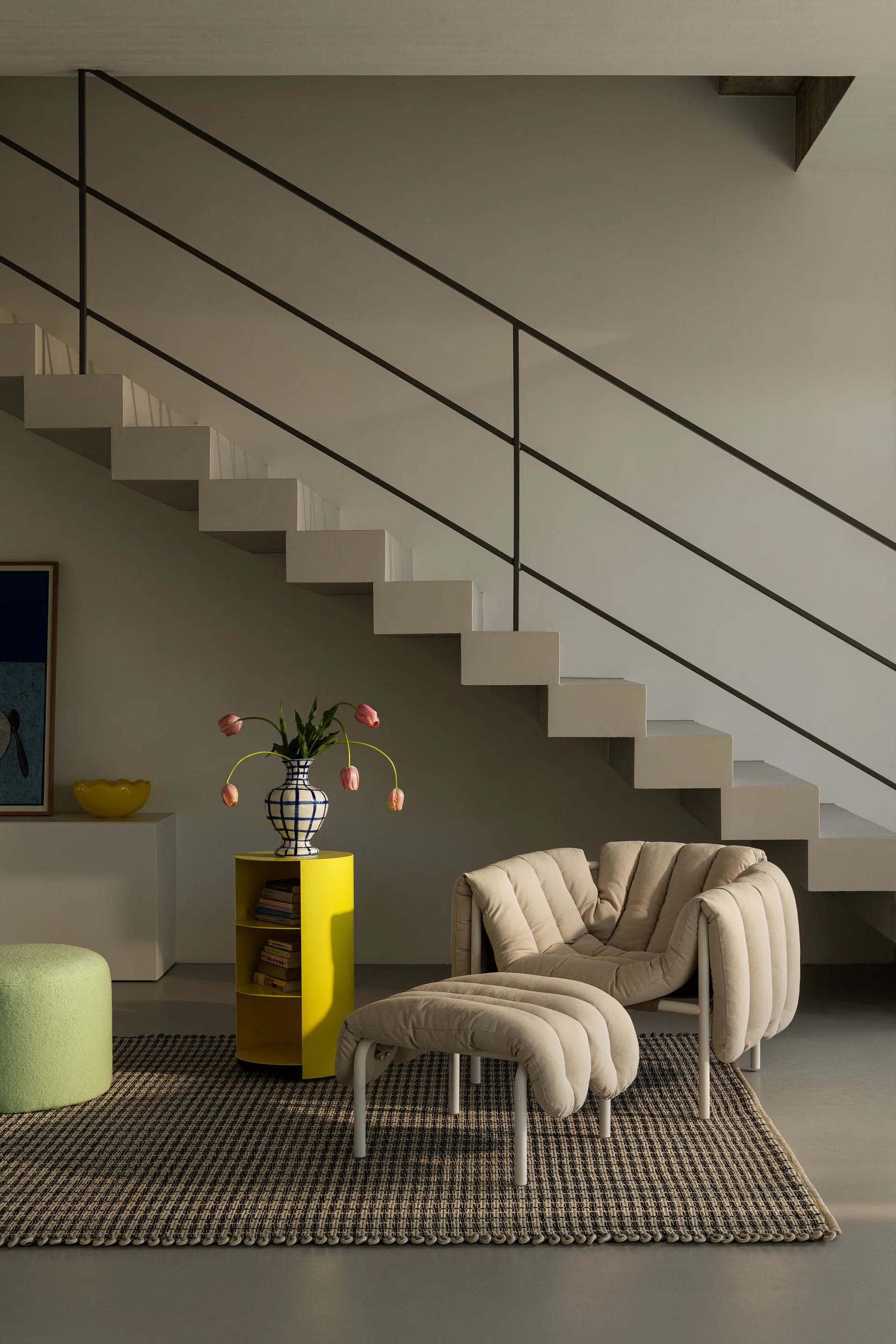 Puffy lounge-nojatuoli + leposohva, Sawdust-cream Hem