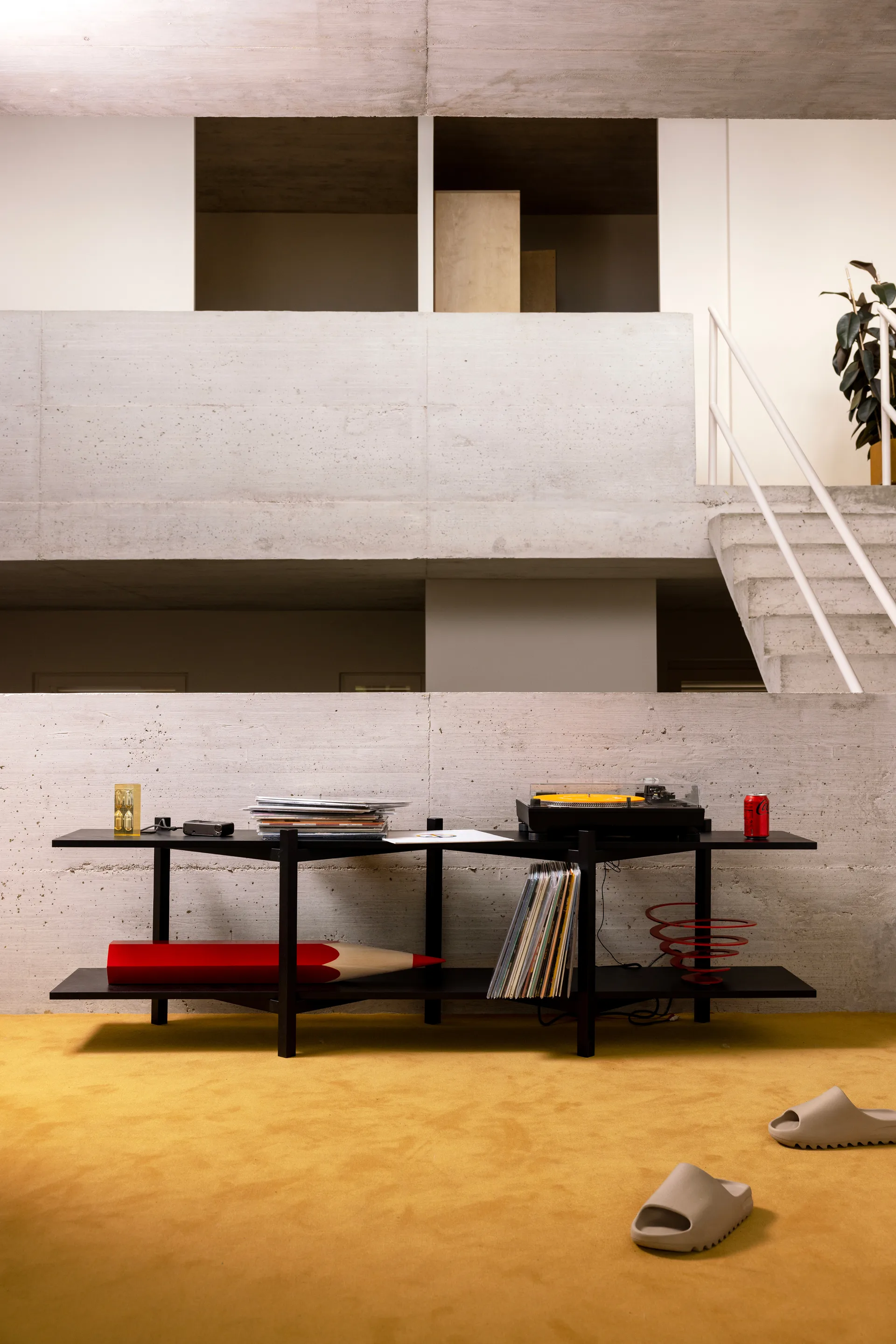 Zig Zag hylly Media 194x57 cm, Black Hem