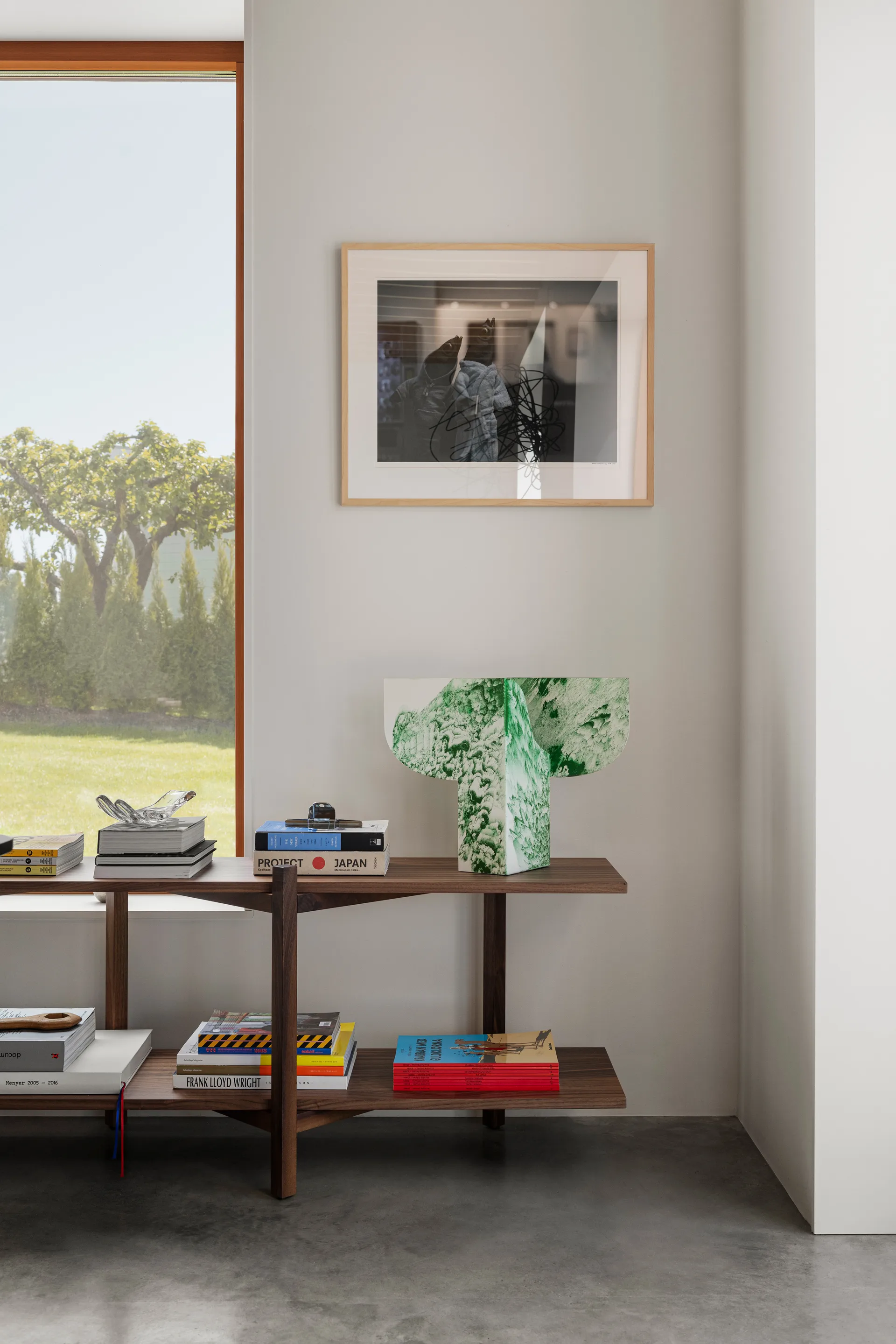 Zig Zag hylly Media 194x57 cm, Saksanpähkinä Hem