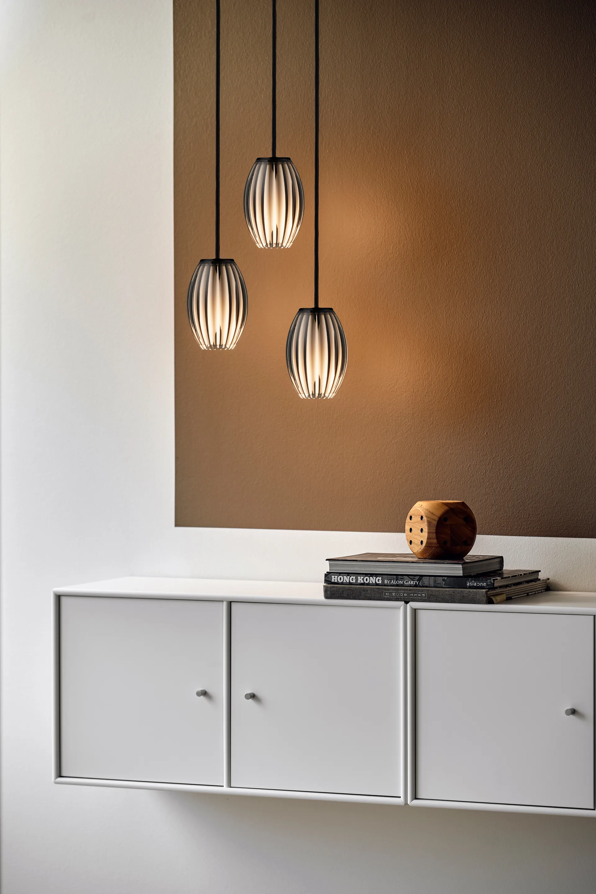 Tentacle kattovalaisin medium, Musta-savunvärinen Herstal