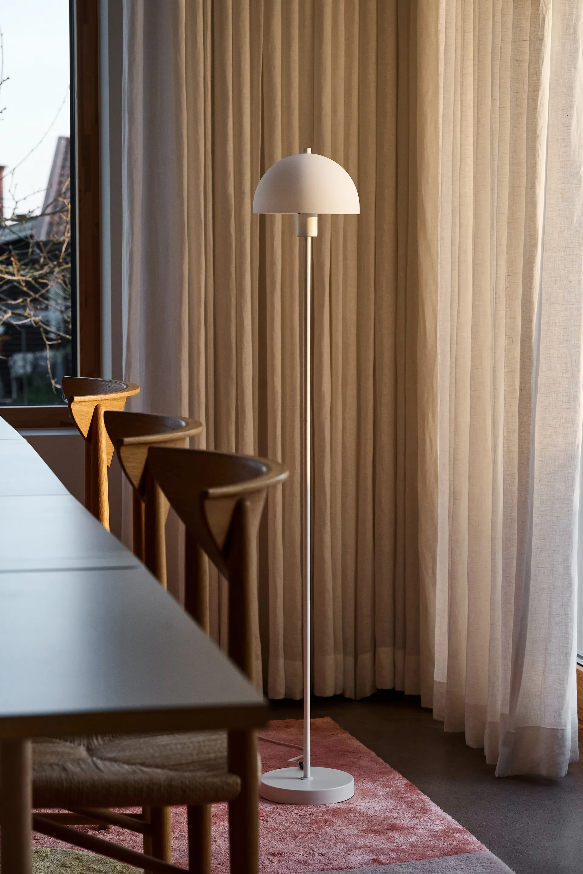 Vienda lattiavalaisin, Valkoinen-opaalilasi Herstal