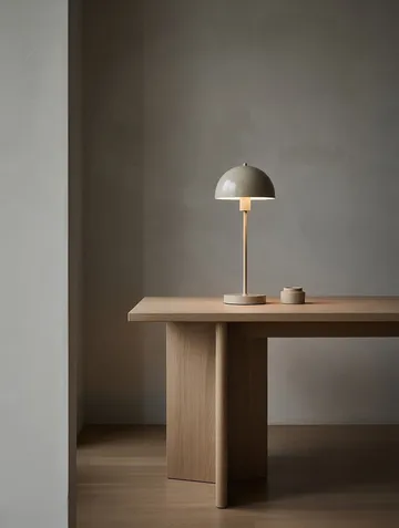Vienda pöytävalaisin - Putty grey - Herstal
