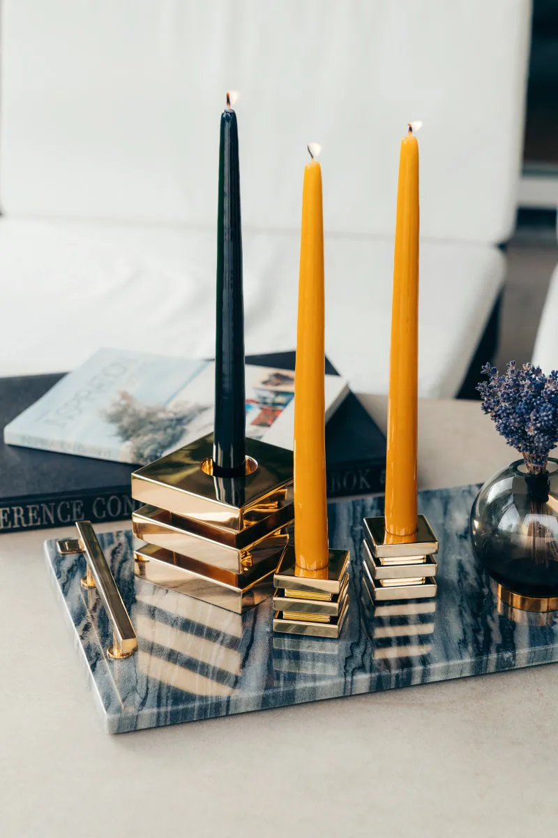 Cara kynttilänjalka, Kiinteä messinki Hilke Collection