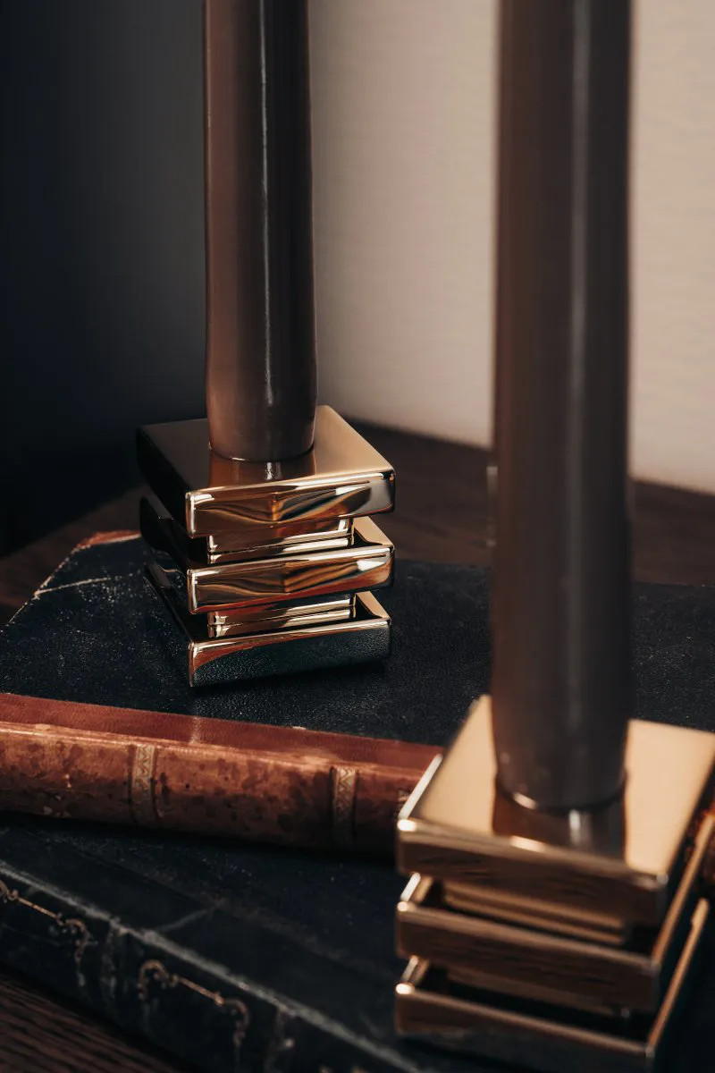 Cara kynttilänjalka, Kiinteä messinki Hilke Collection