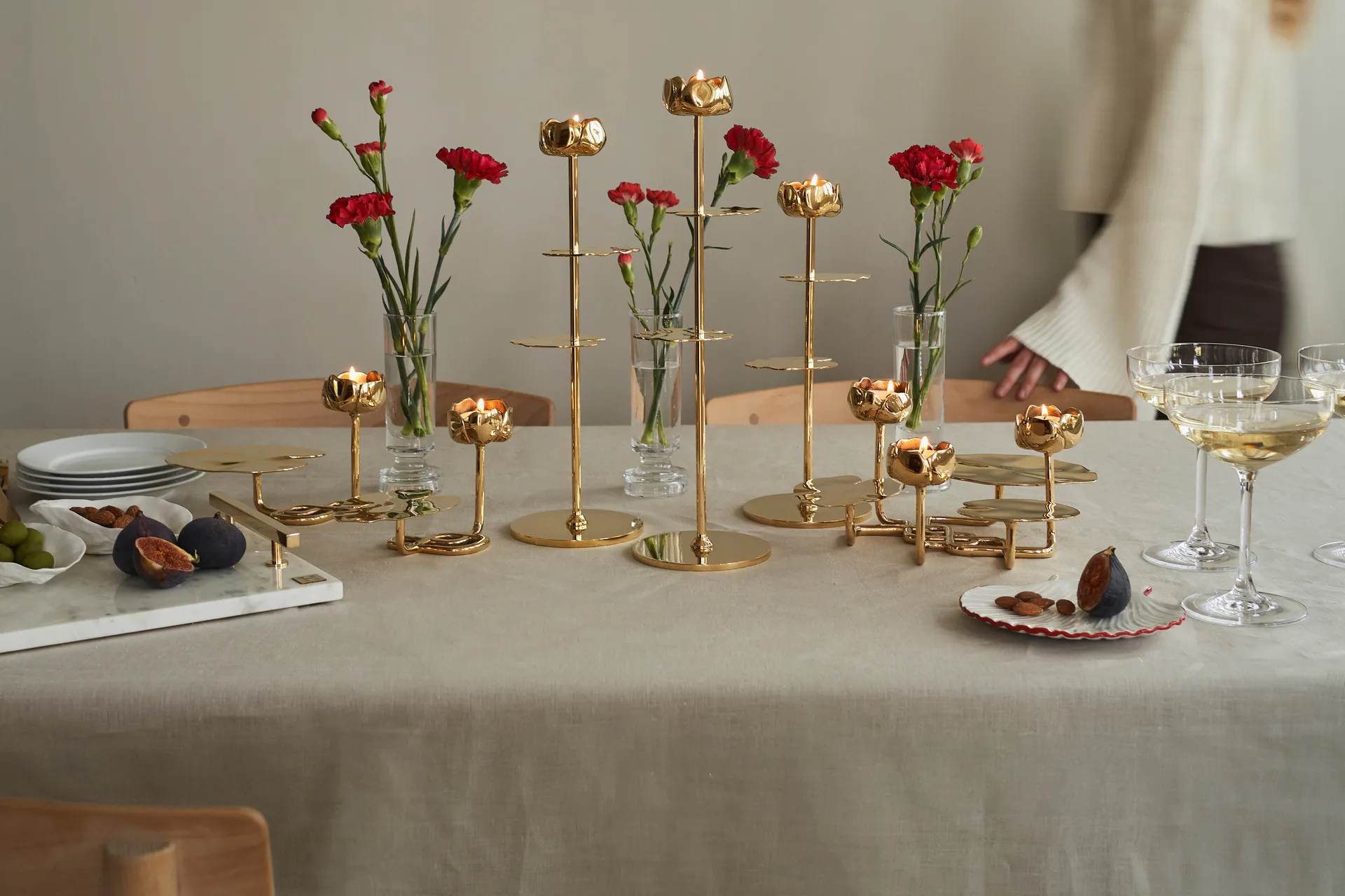 Ninfea Alta kynttilänjalka 30 cm, Messinki Hilke Collection