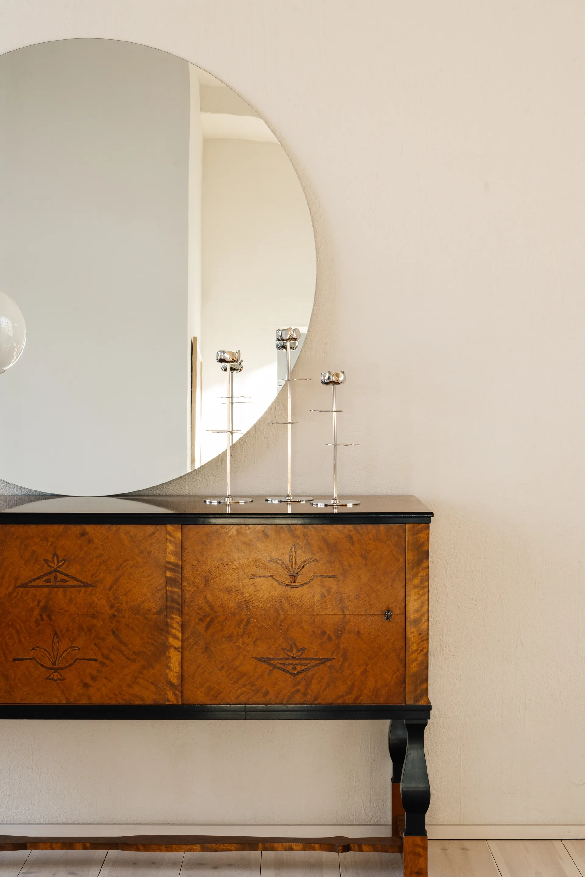 Ninfea Alta kynttilänjalka 40 cm, Nikkelöity messinki. Hilke Collection