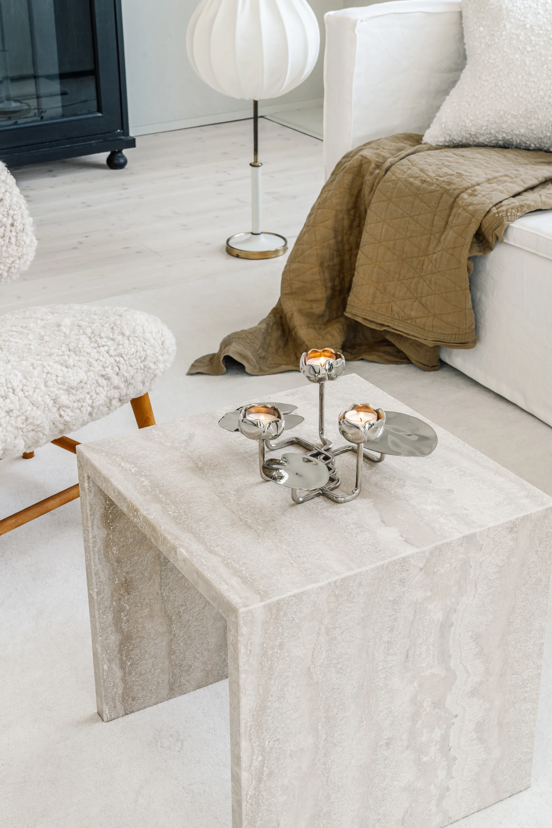 Ninfea grande kynttilänjalka, Nikkelöity messinki. Hilke Collection