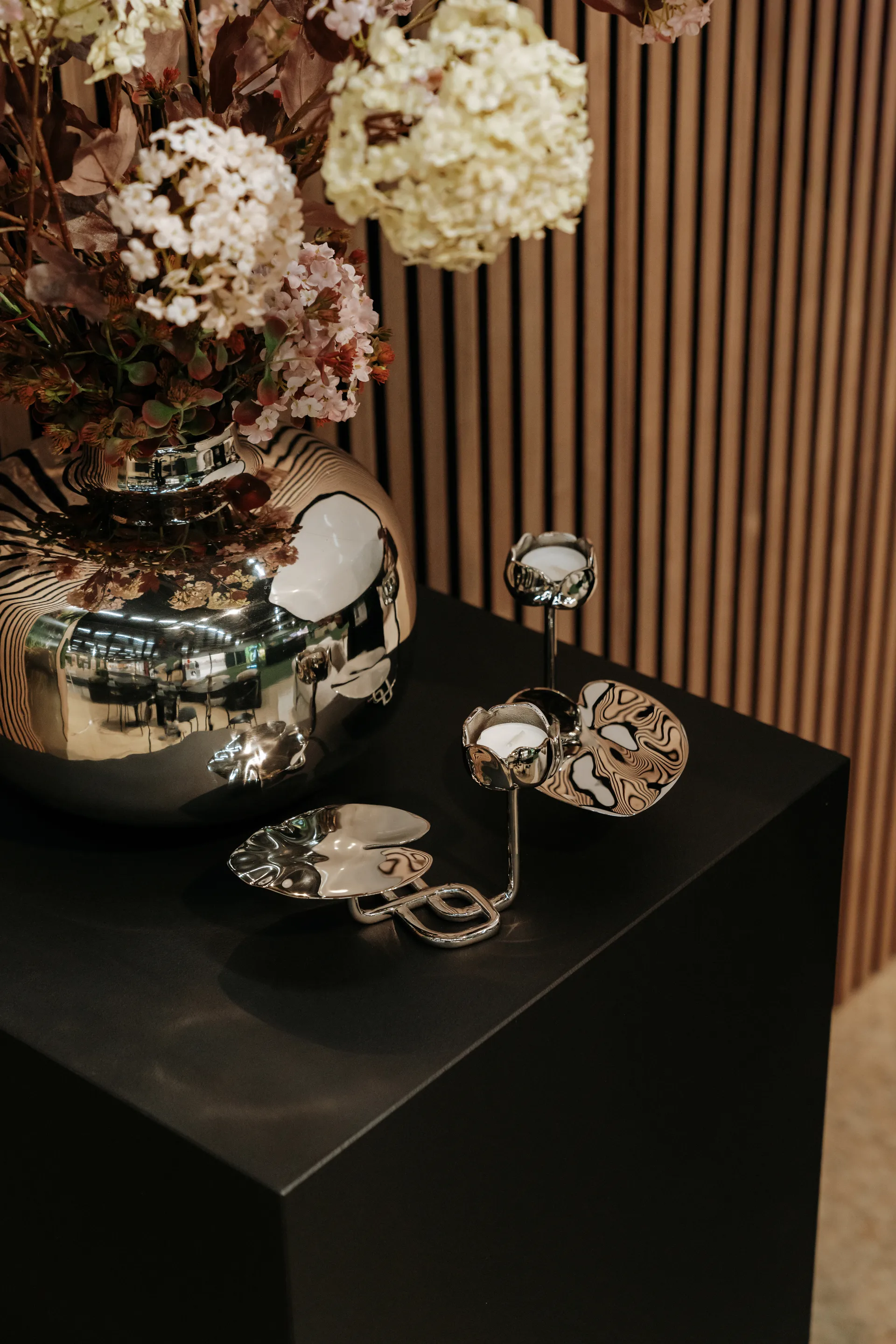 Ninfea No.1 kynttilänjalka, Nikkelöity messinki. Hilke Collection