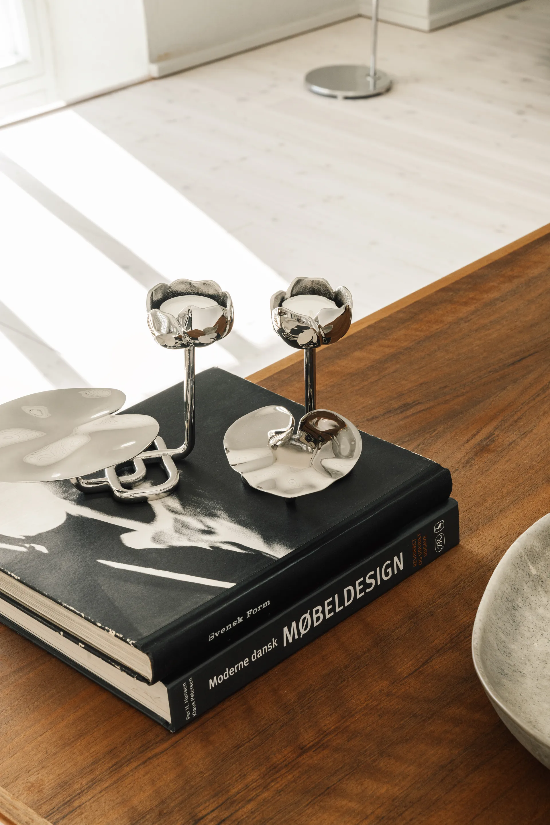 Ninfea No.1 kynttilänjalka, Nikkelöity messinki. Hilke Collection