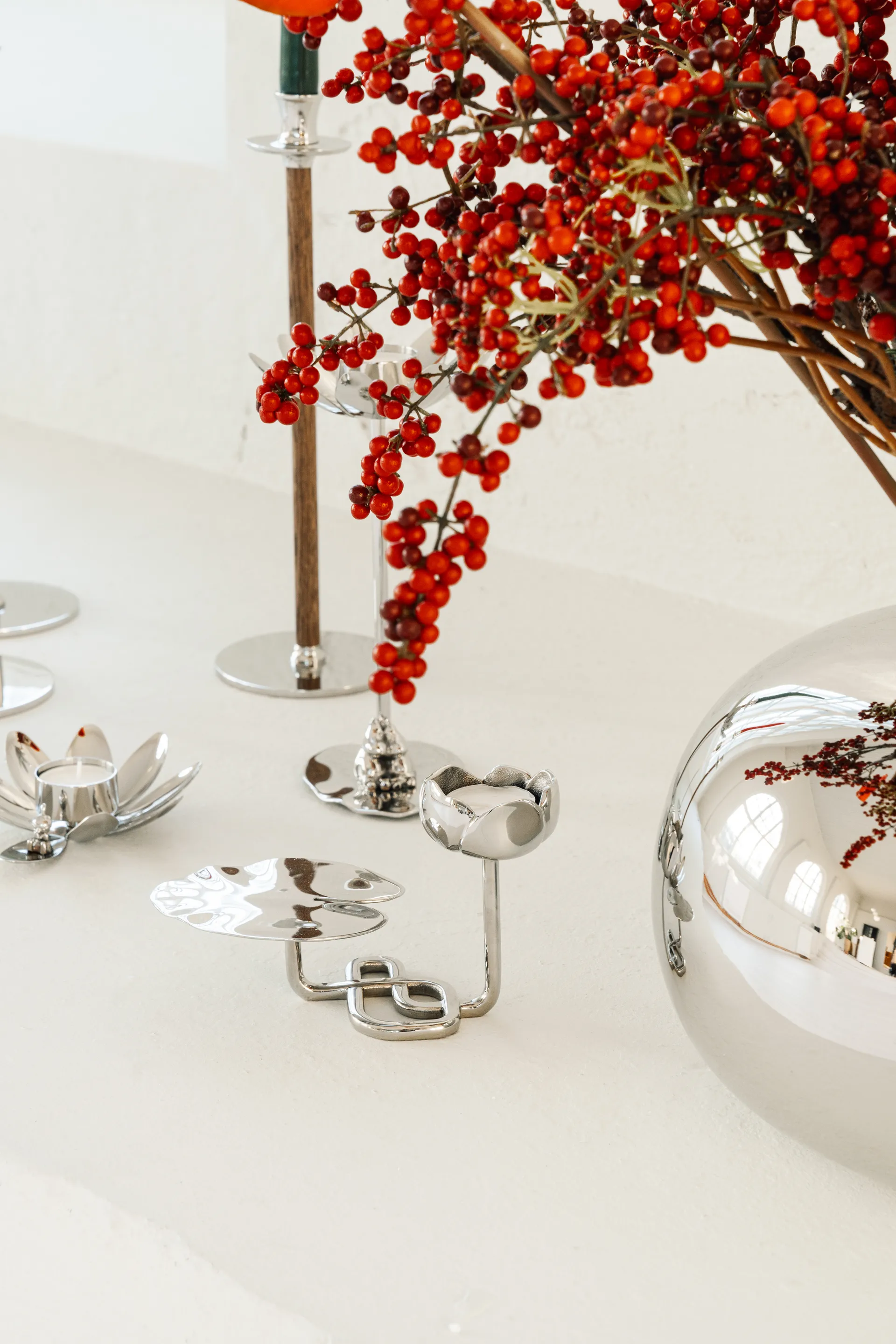 Ninfea No.1 kynttilänjalka, Nikkelöity messinki. Hilke Collection