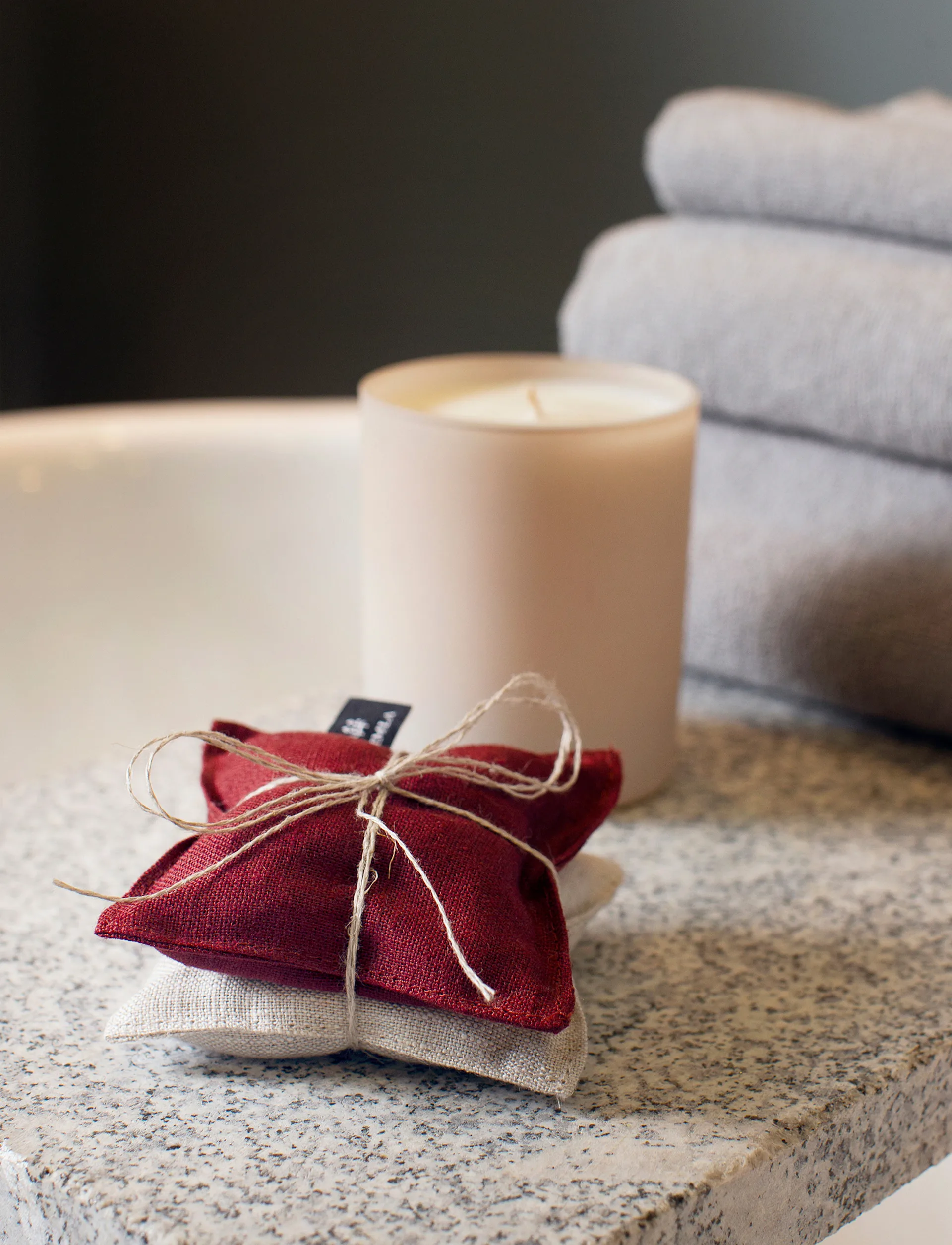 Laventeli tuoksutyyny 9x9 cm, Puolukka-kaurapuuro Himla