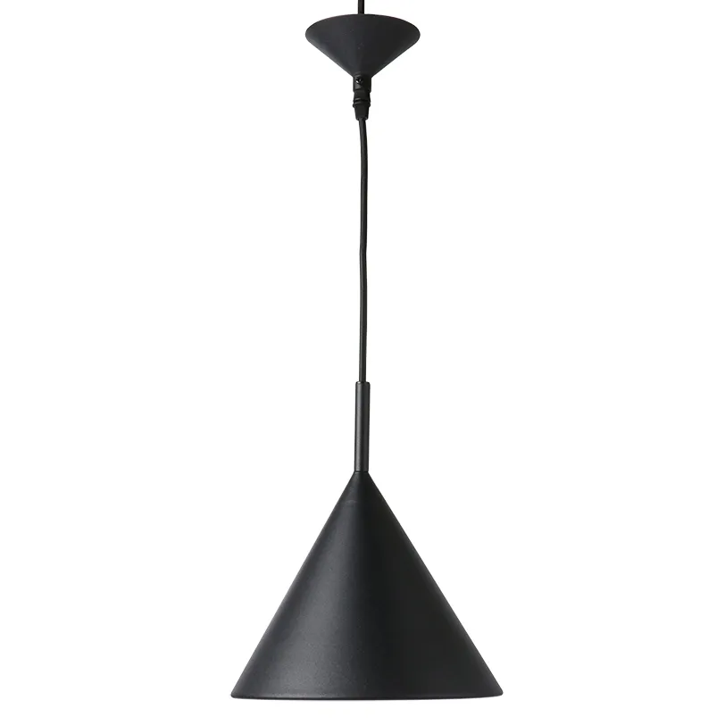 Triangle kattolamppu M, Matt black HKliving
