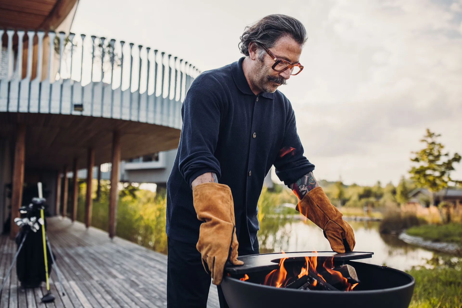 BOWL 57 Plancha paistolevy, Musta Höfats