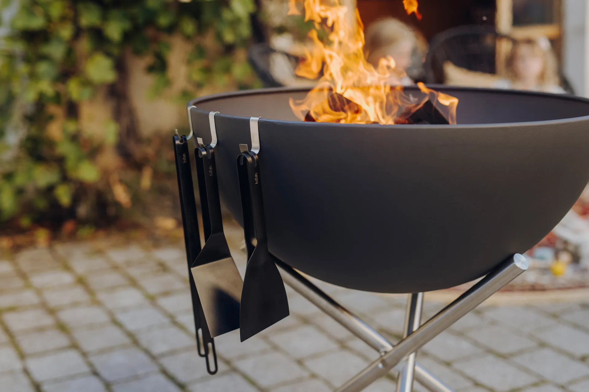 Höfats grillilasta, Musta Höfats