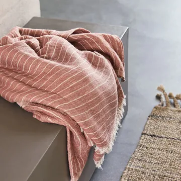 Alice stripe -torkkupeitto 140 x 200 cm - Dusty berry - House Doctor