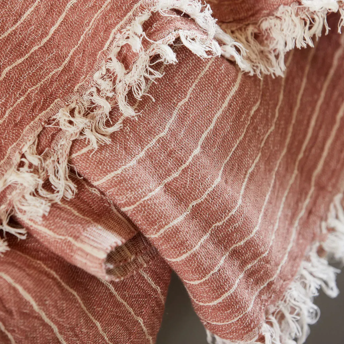 Alice stripe -torkkupeitto 140 x 200 cm, Dusty berry House Doctor