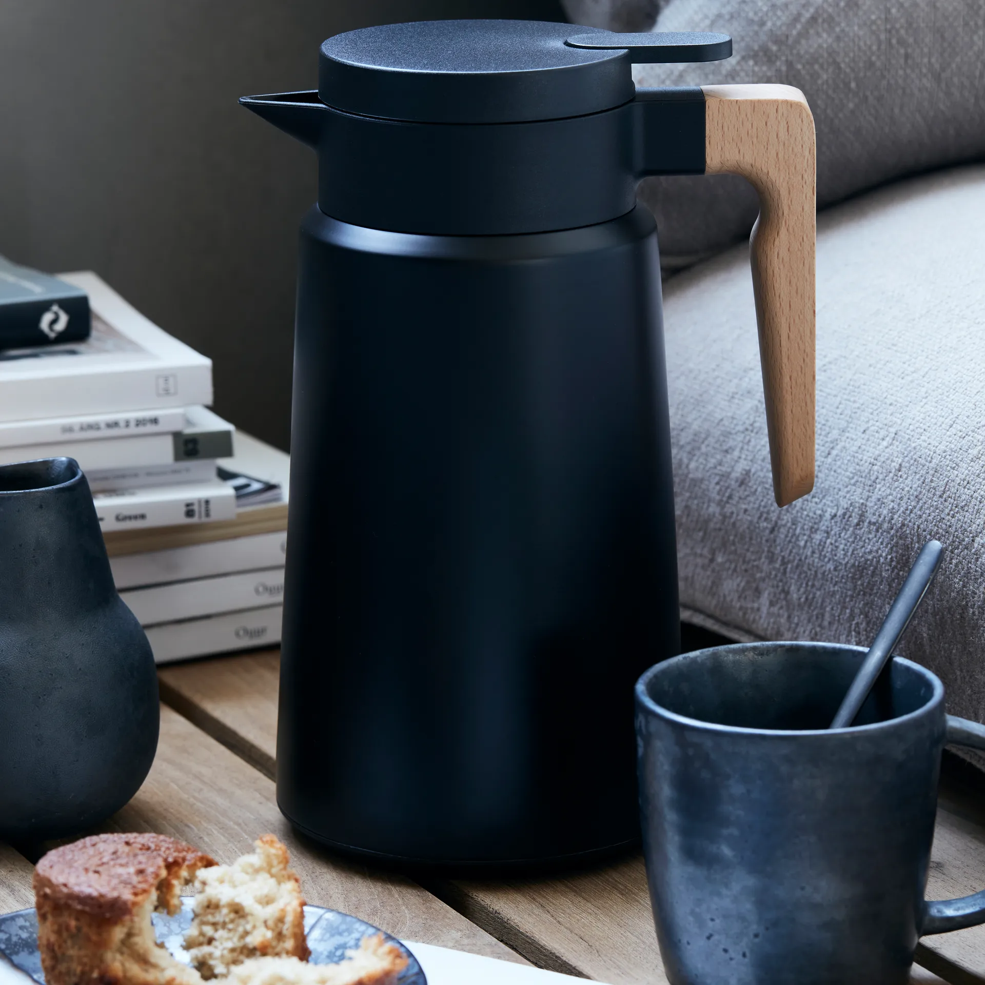 Cole termoskannu 1,8 L, Musta House Doctor