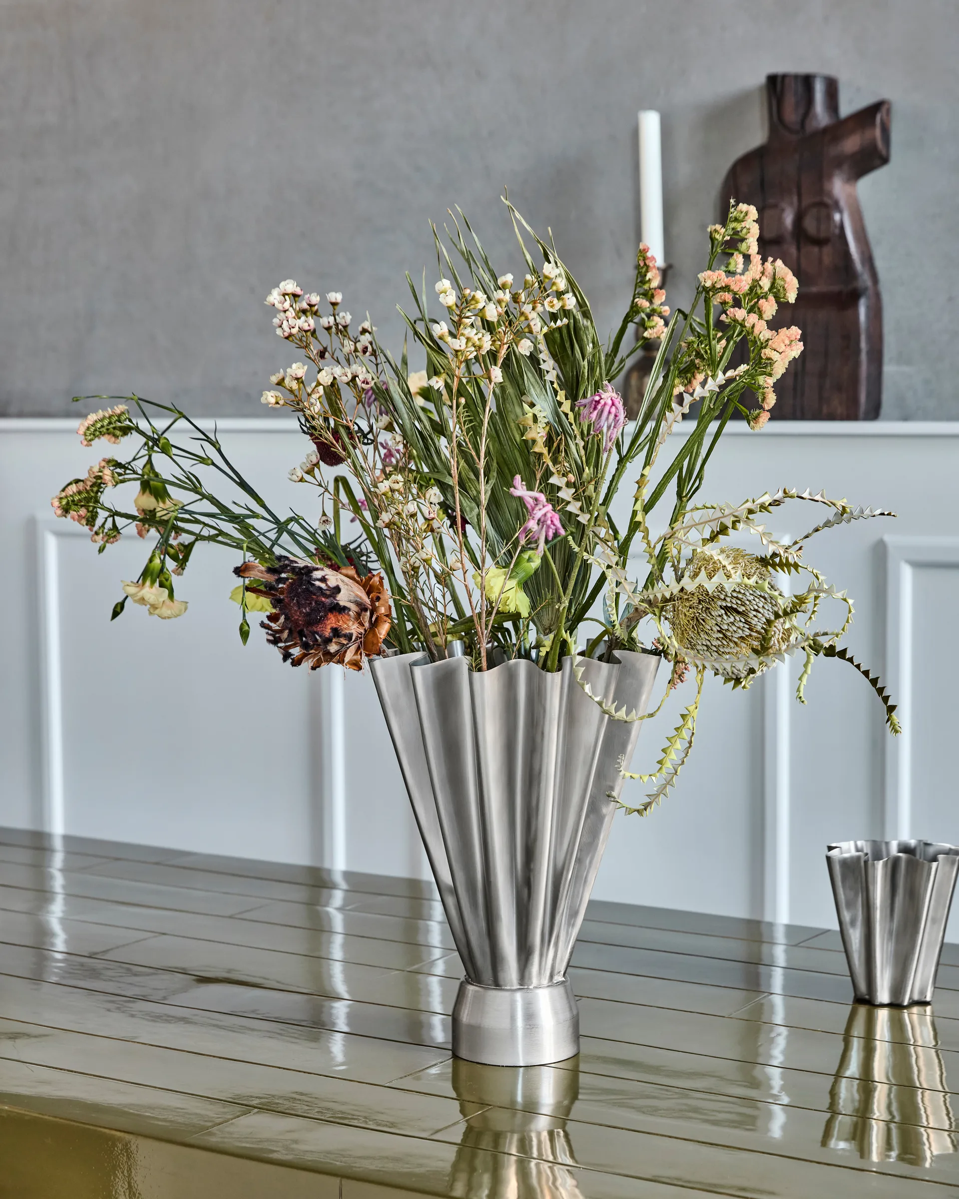 Flood vaasi Ø23 cm, harjattu hopea House Doctor