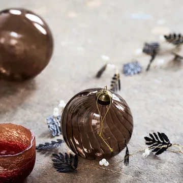 Fluted joulukuusenpallo 10 cm - Amber - House Doctor