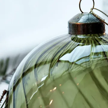 Fluted joulukuusenpallo 10 cm - Vihreä - House Doctor