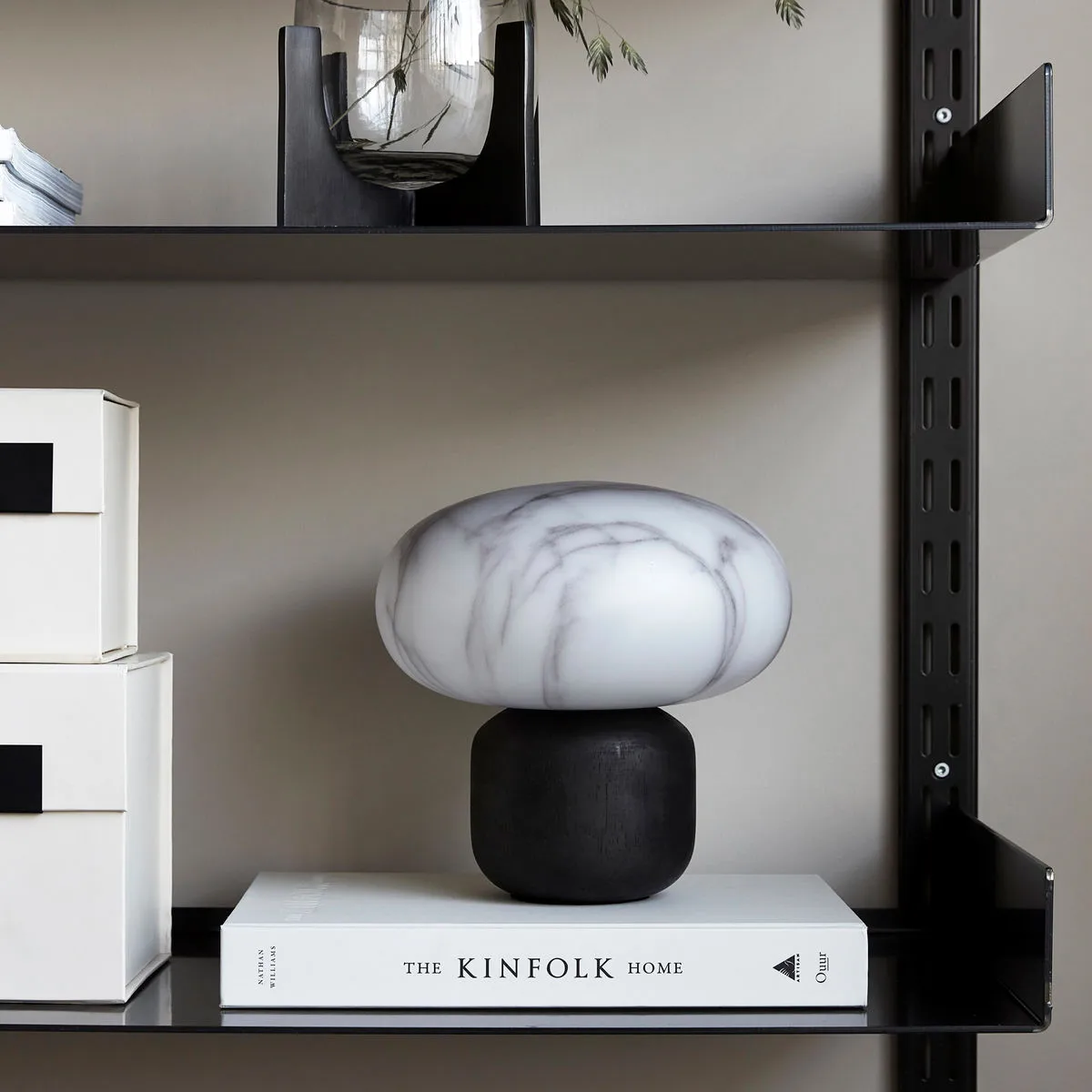 Fog lyhty, musta-valkoinen marmori, 20 cm House Doctor