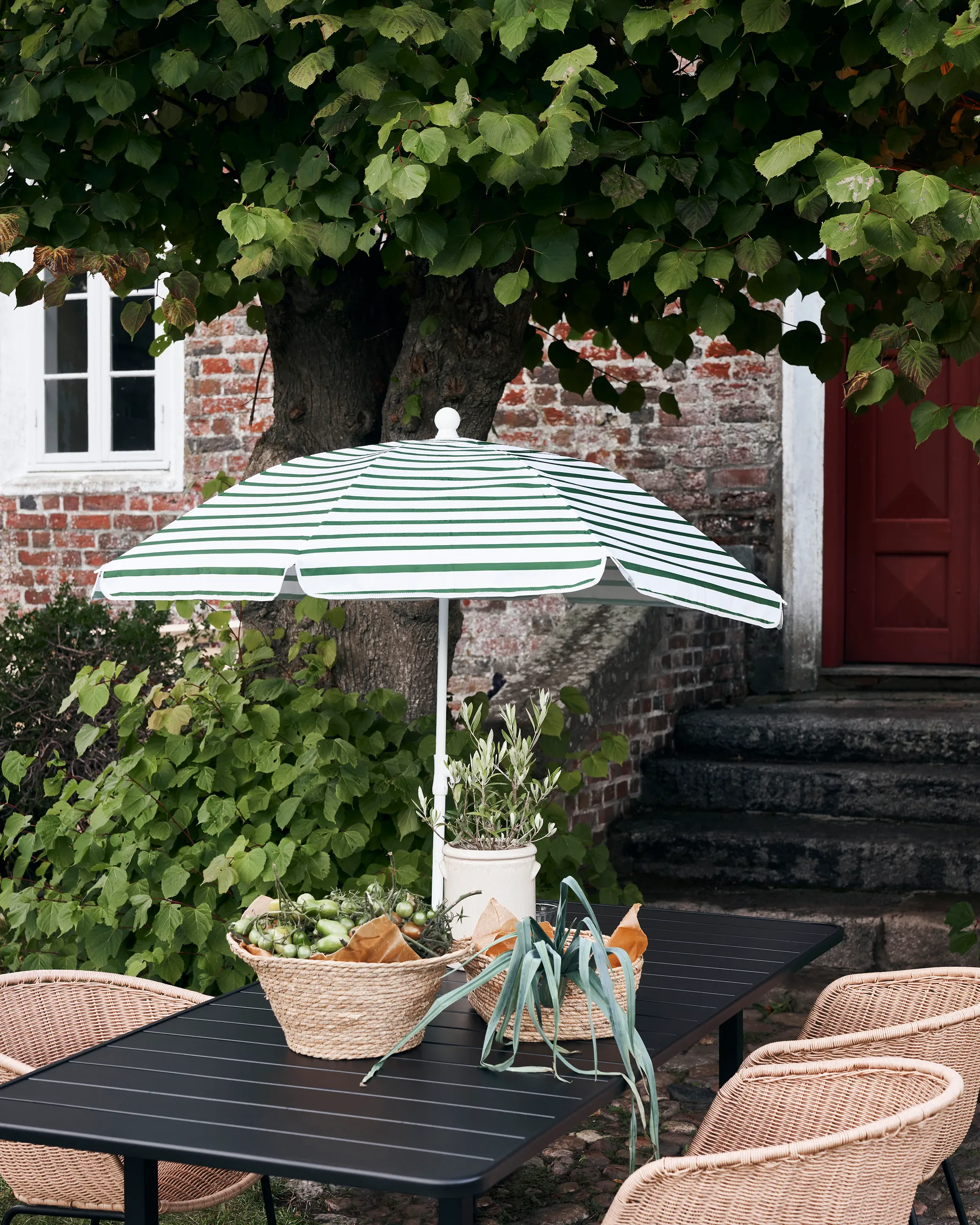 Helo ruokapöytä 90 x 200 cm, Musta House Doctor