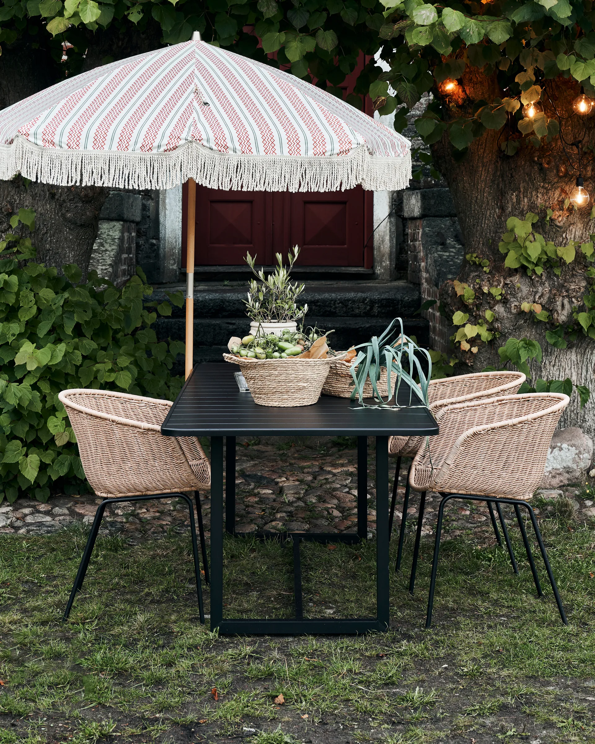 Helo ruokapöytä 90 x 200 cm, Musta House Doctor