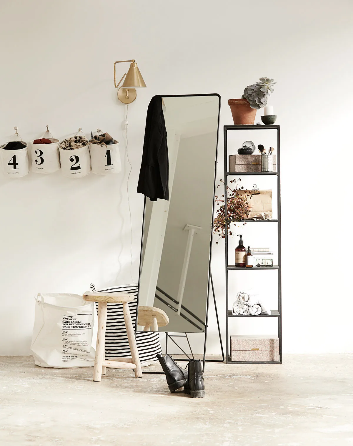 House Doctor pyykkikori Stripes, musta-valkoinen House Doctor