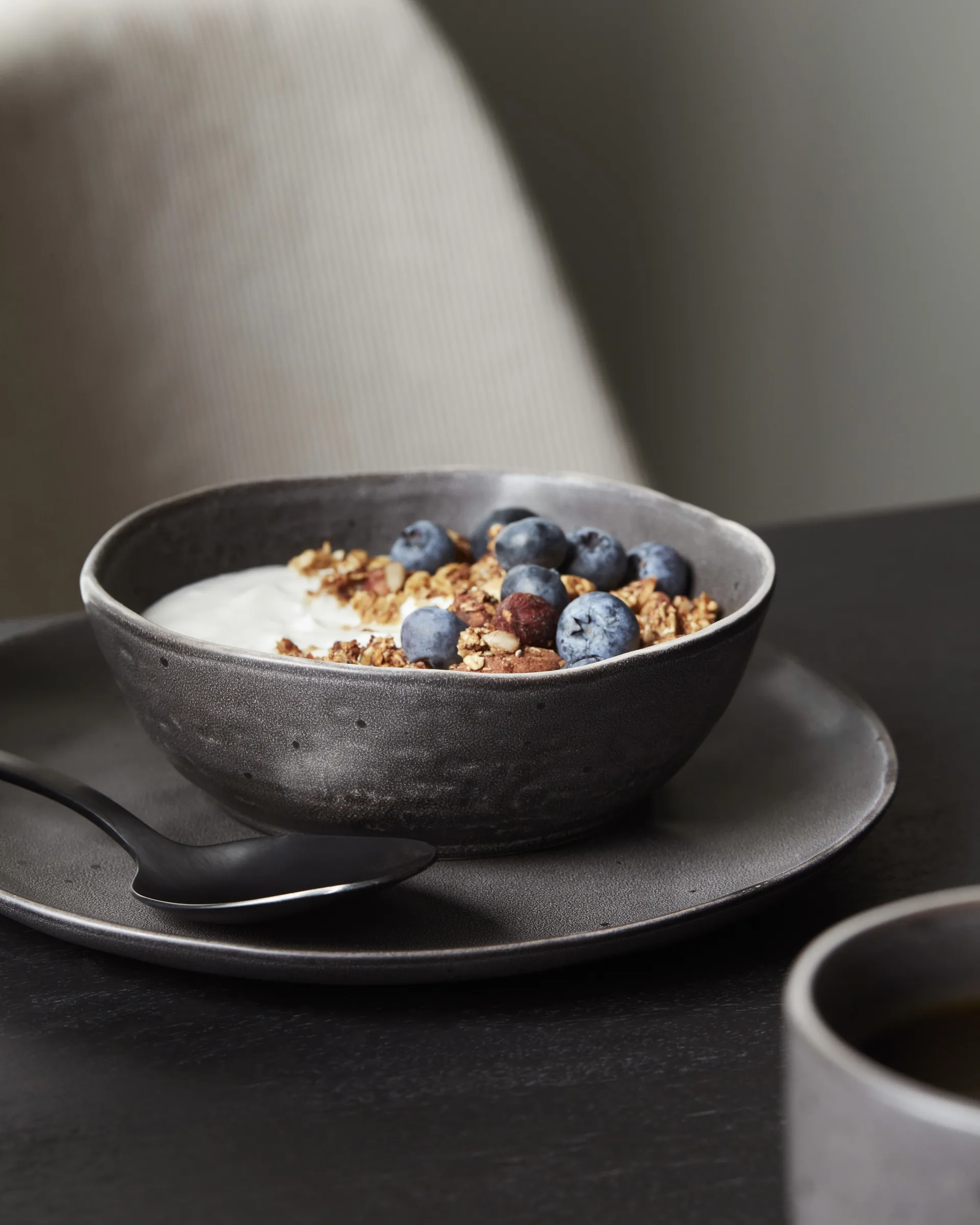 Rustic brunch kit 12 osaa, Tummanharmaa House Doctor