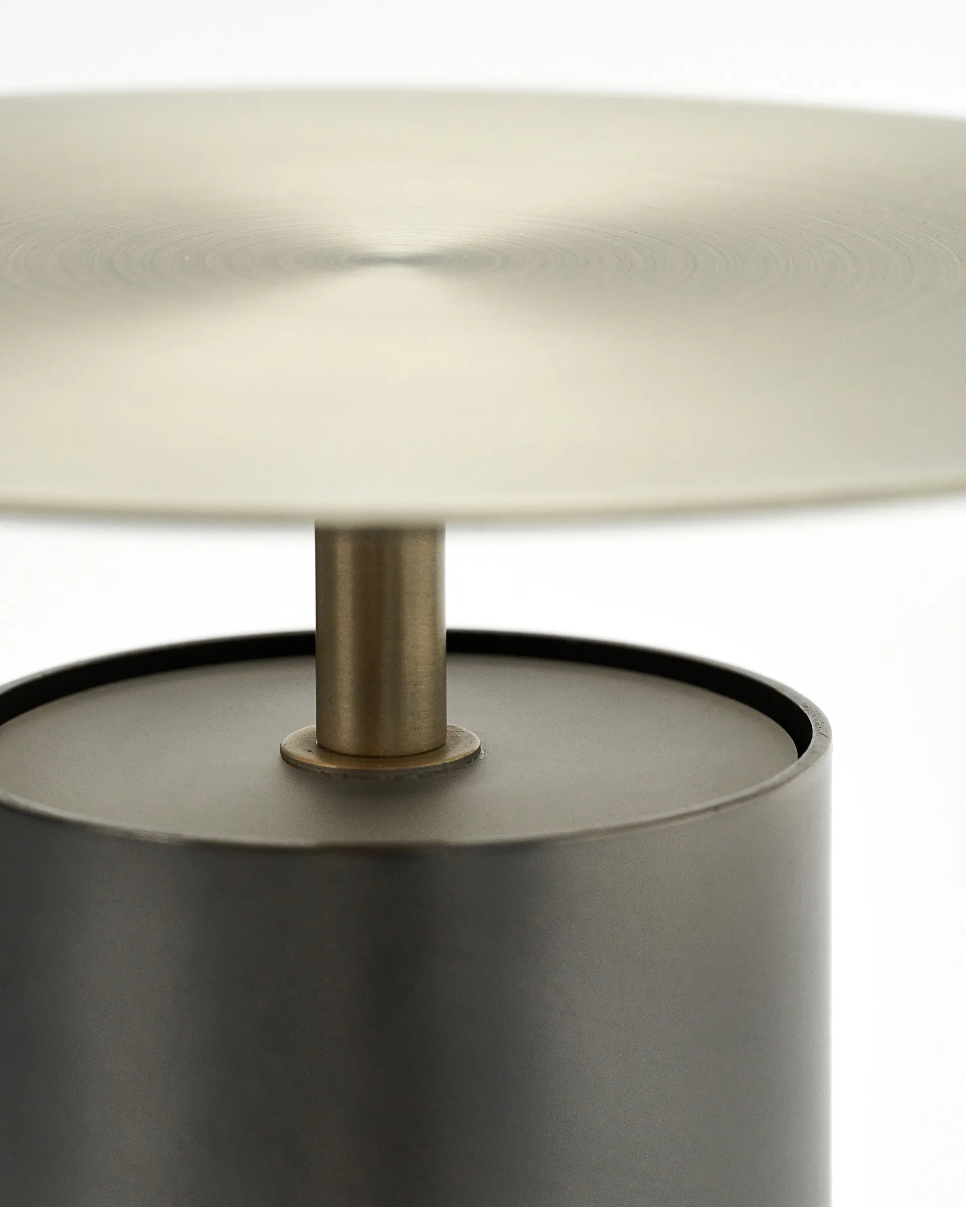 Tacker pöytävalaisin, Gunmetal House Doctor