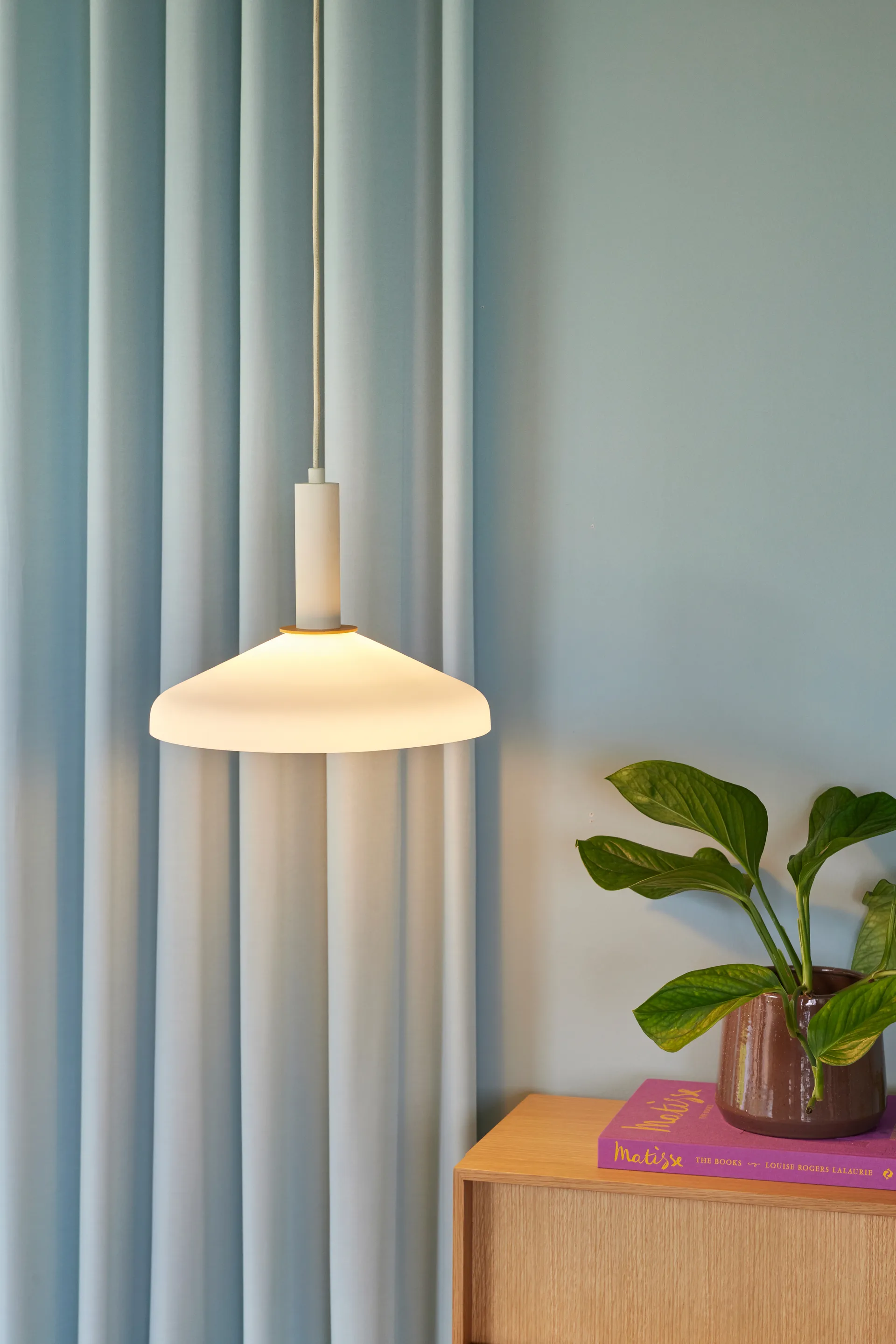 Apollo riippuvalaisin, Sand-orange Hübsch Interior