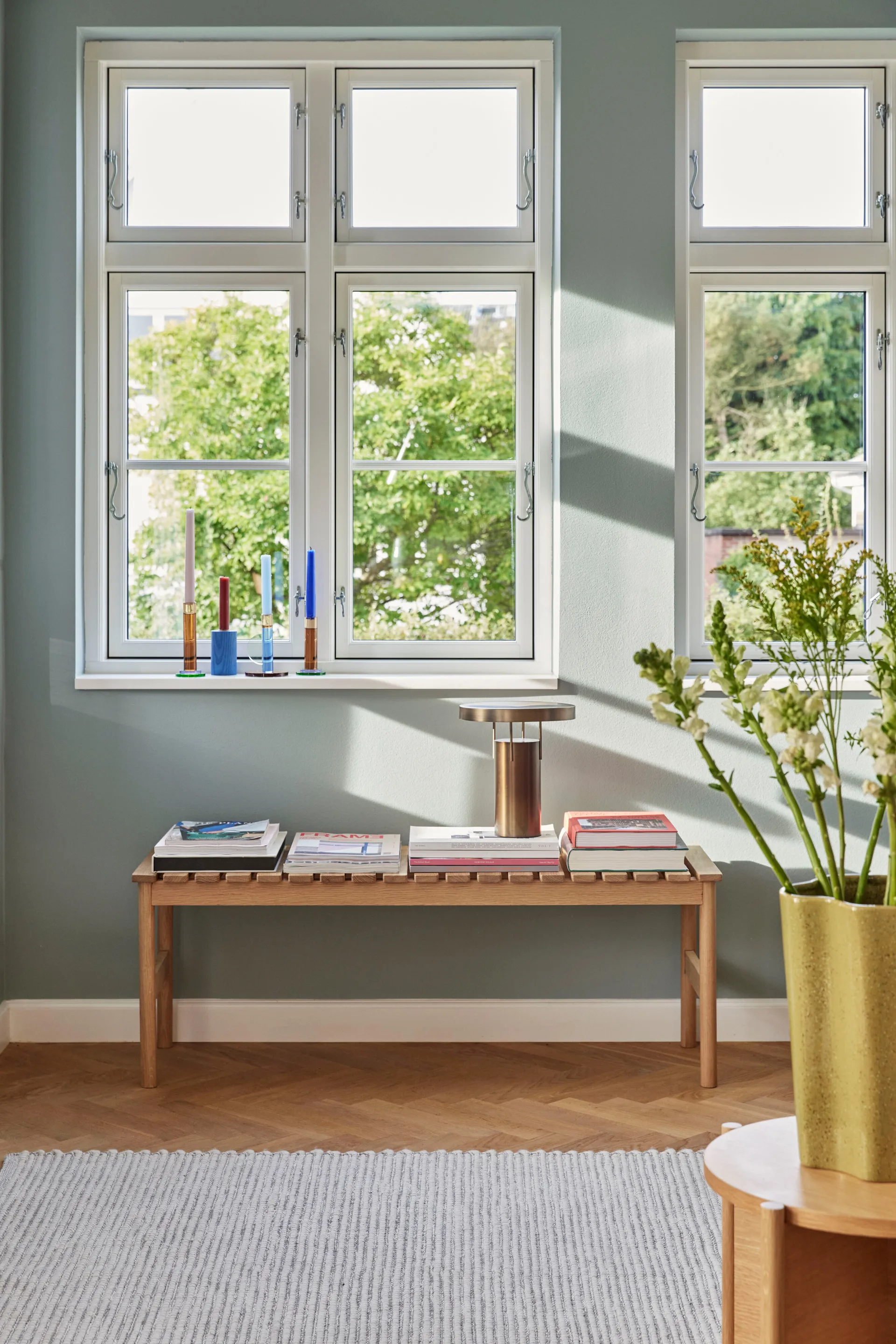 BringMe kannettava pöytävalaisin, Burnished brass. Hübsch Interior