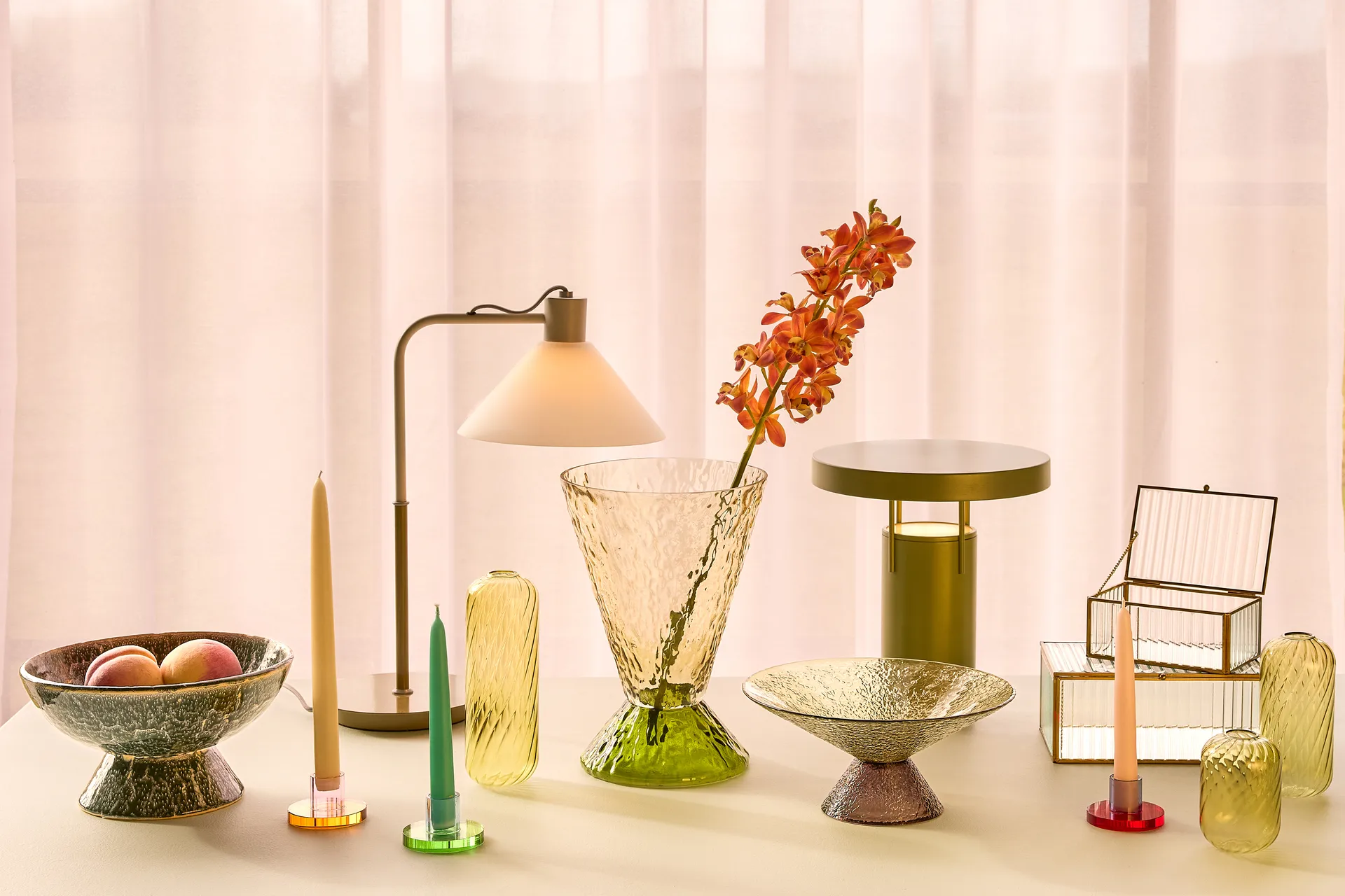 BringMe kannettava pöytävalaisin, Burnished brass. Hübsch Interior