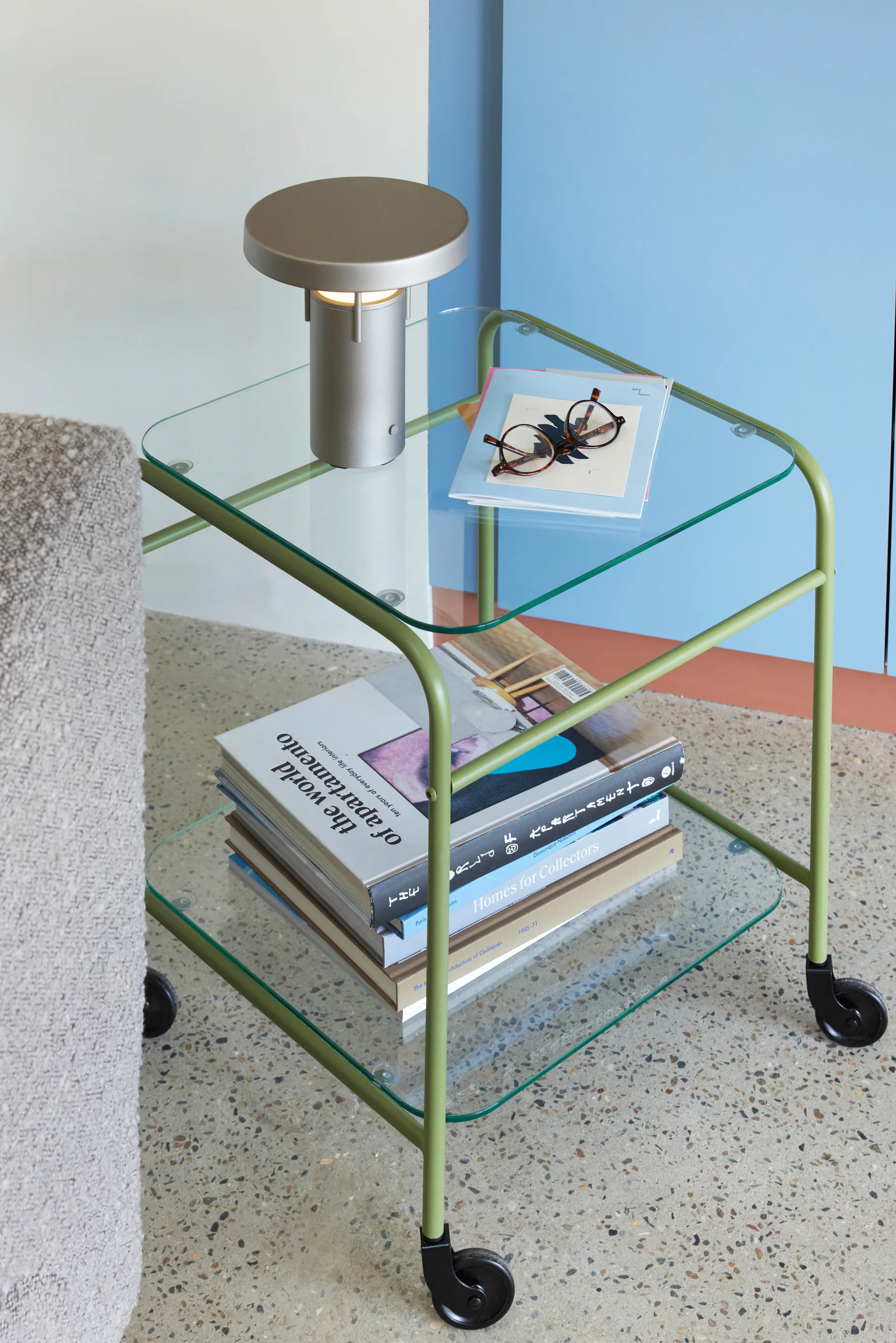 BringMe mini kannettava pöytävalaisin, Metallic sand. Hübsch Interior