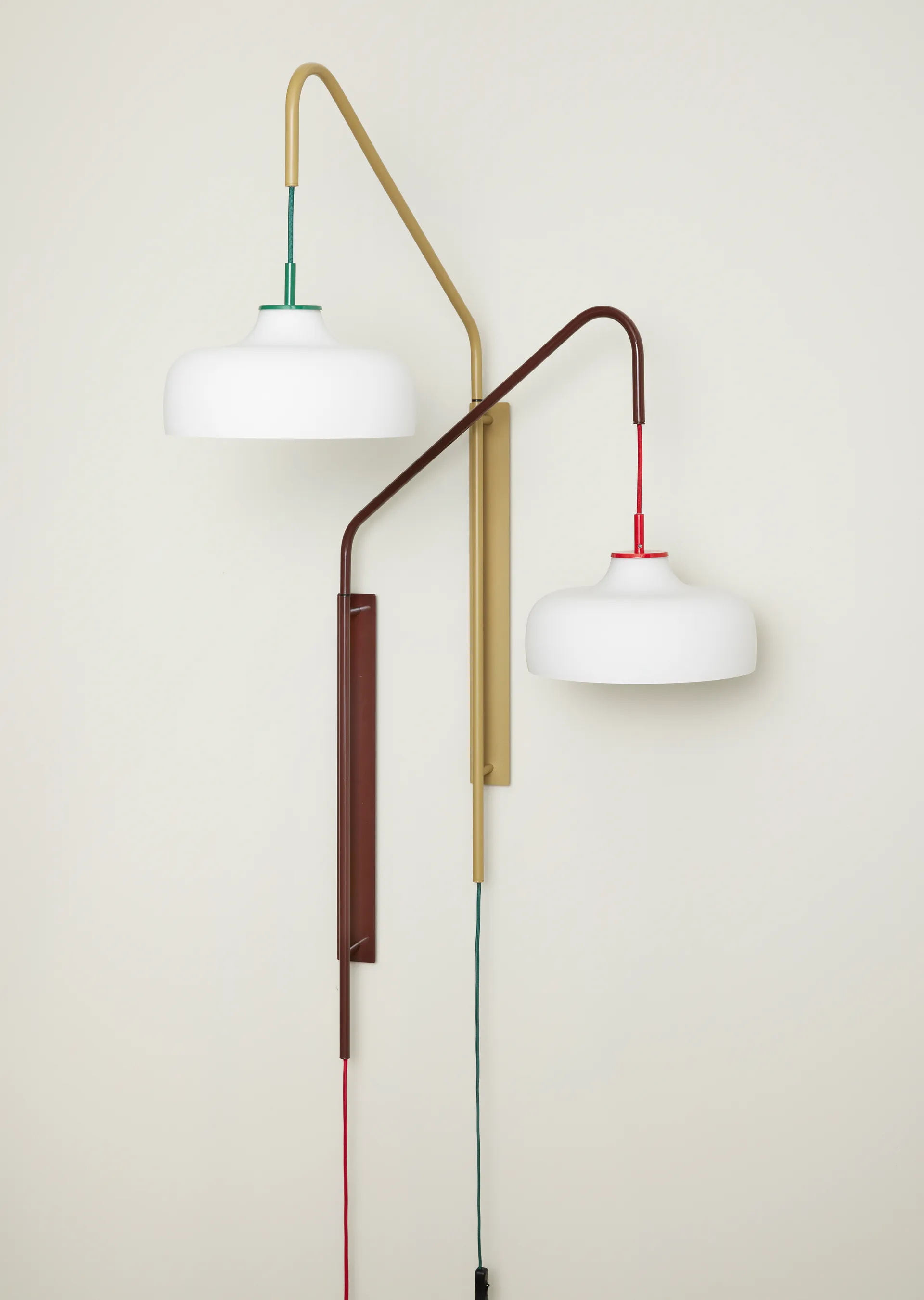 Current seinälamppu, Punainen Hübsch Interior