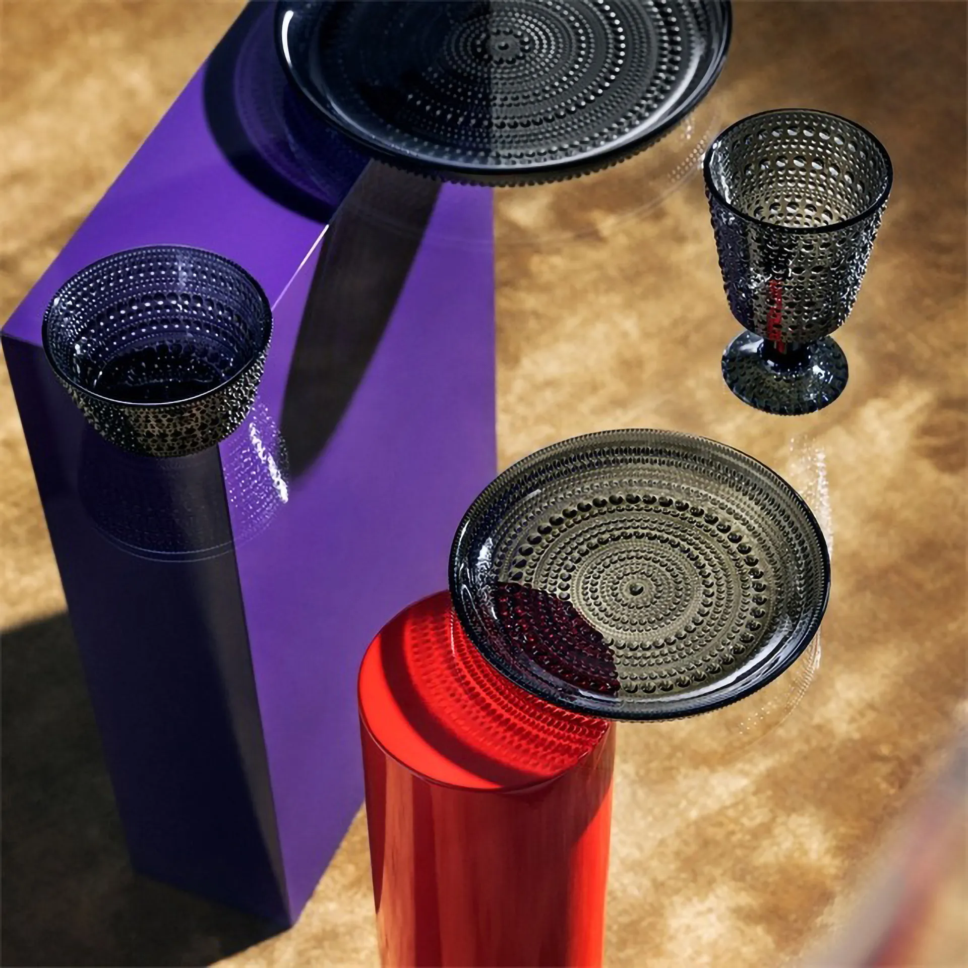 Kastehelmi lautanen pieni Ø24,8 cm, Tummanharmaa Iittala