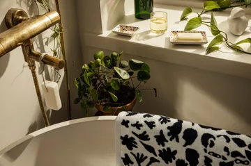 Oiva Toikka Cheetah kylpypyyhe 70x140 cm - Musta-valkoinen - Iittala