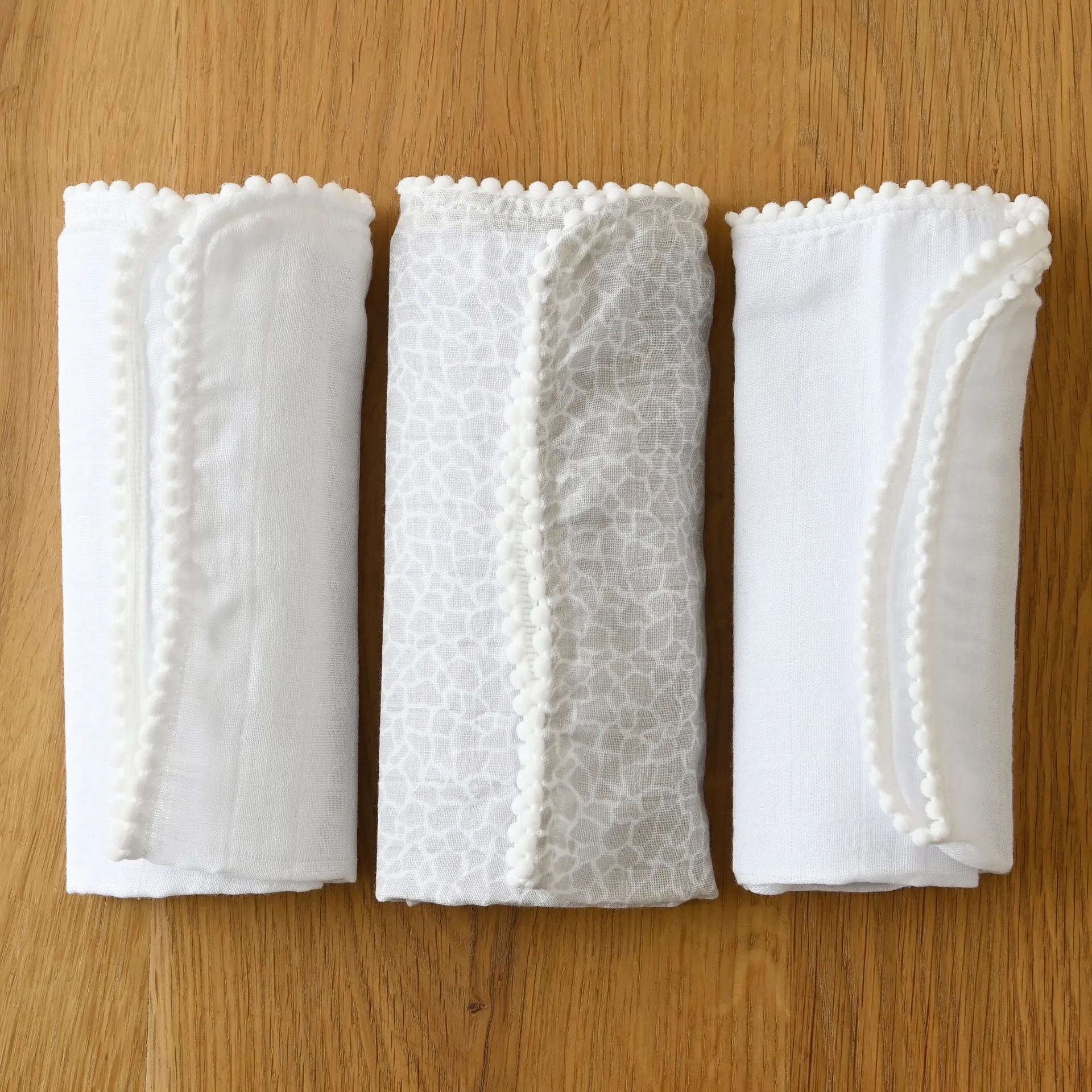 Pom Pom musliinhuopa 40x40 cm 3 kpl, Pearl & Giraffe gray Jack o Juno