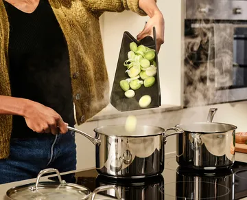 Chop2pot leikkuulauta plus musta - Regular - Joseph Joseph